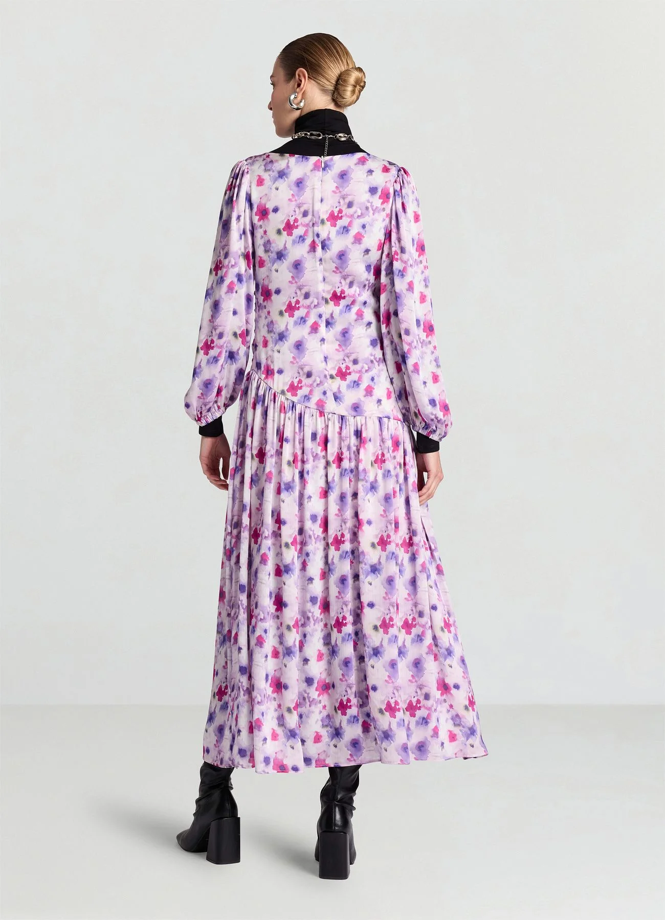 Abito arabia similsatin con stampa fiori - Image 3