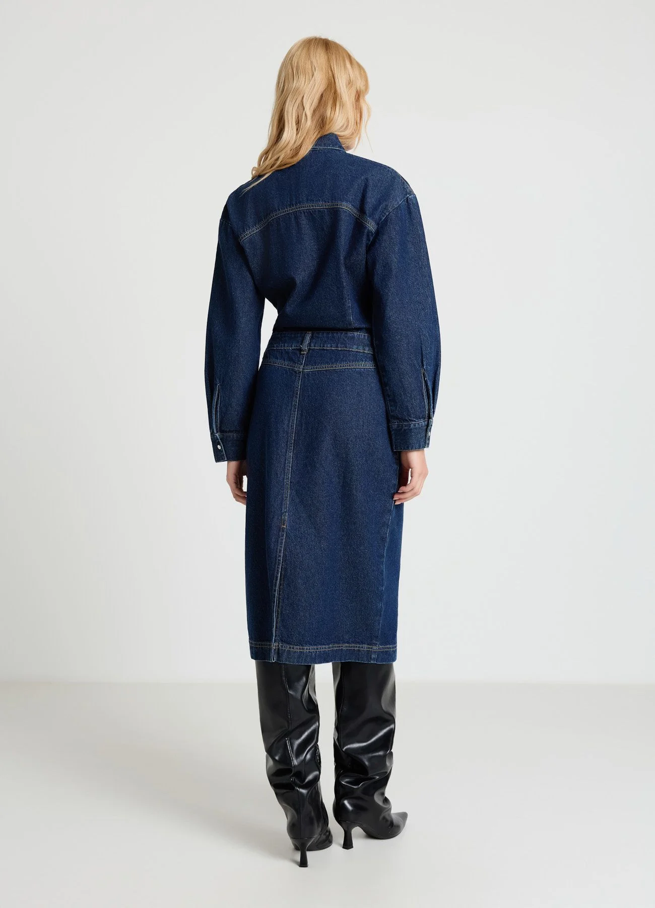 Abito midi in denim con tasche - Image 2