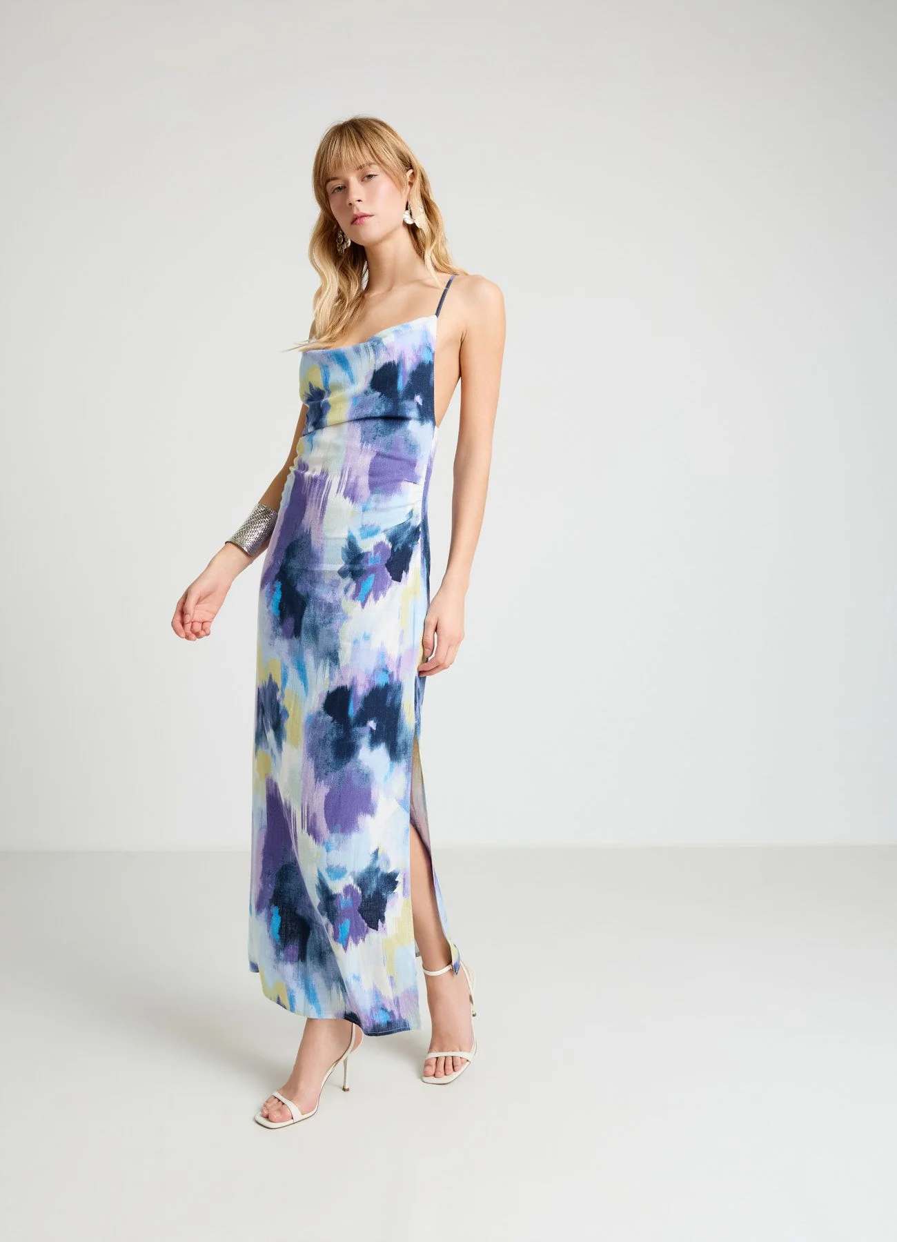 Abito sciallato con stampa tie-dye e spalline incrociate - Image 3