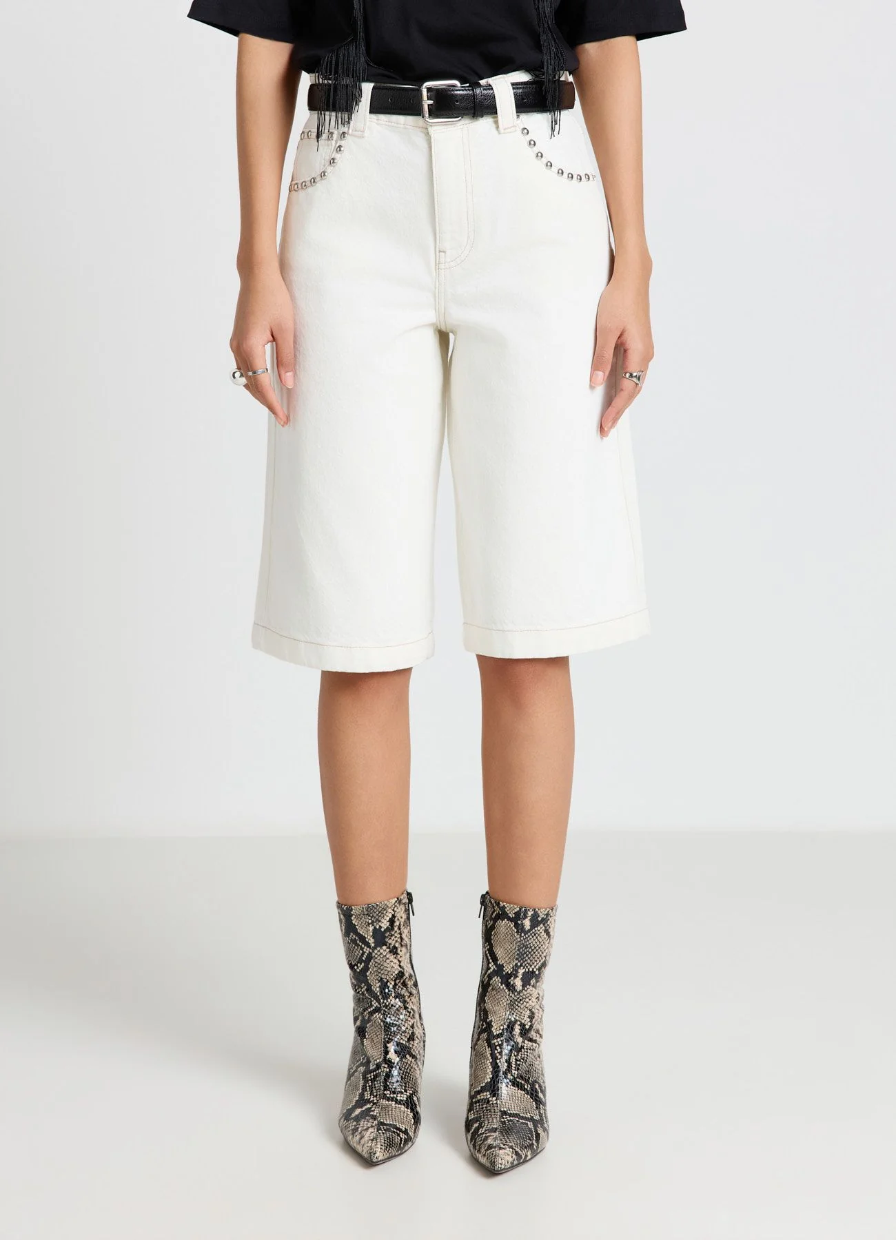 Bermuda in denim con borchie - Image 2