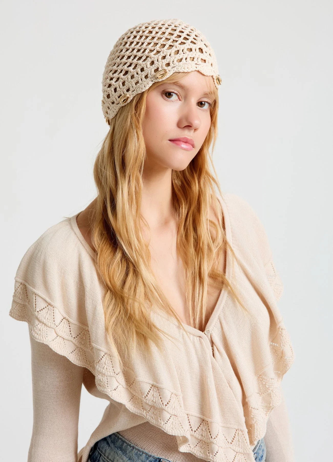 Berretto crochet con applicazioni conchiglia
