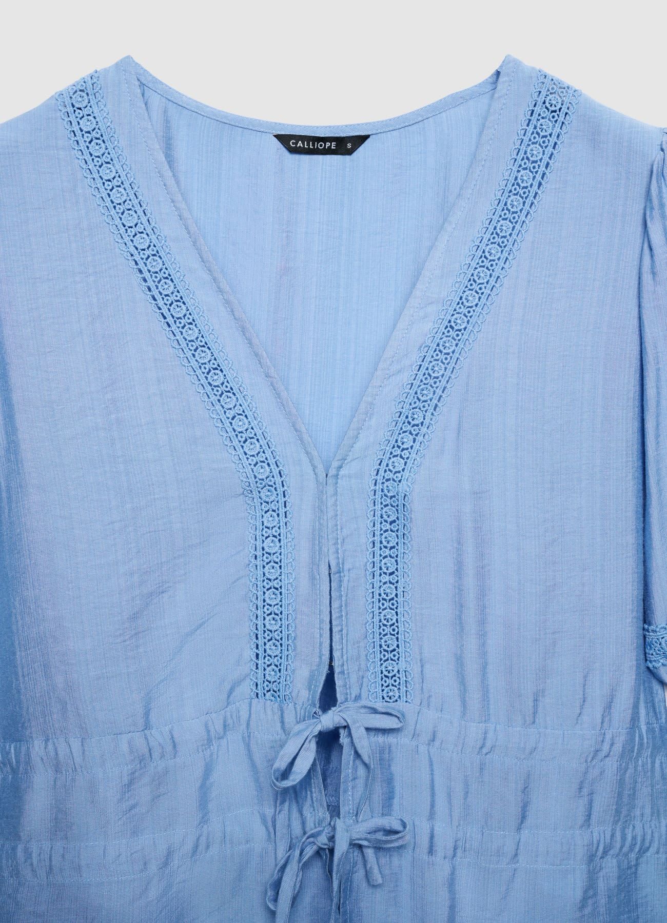 Blusa ajour con scollo a v e laccetti - Image 6