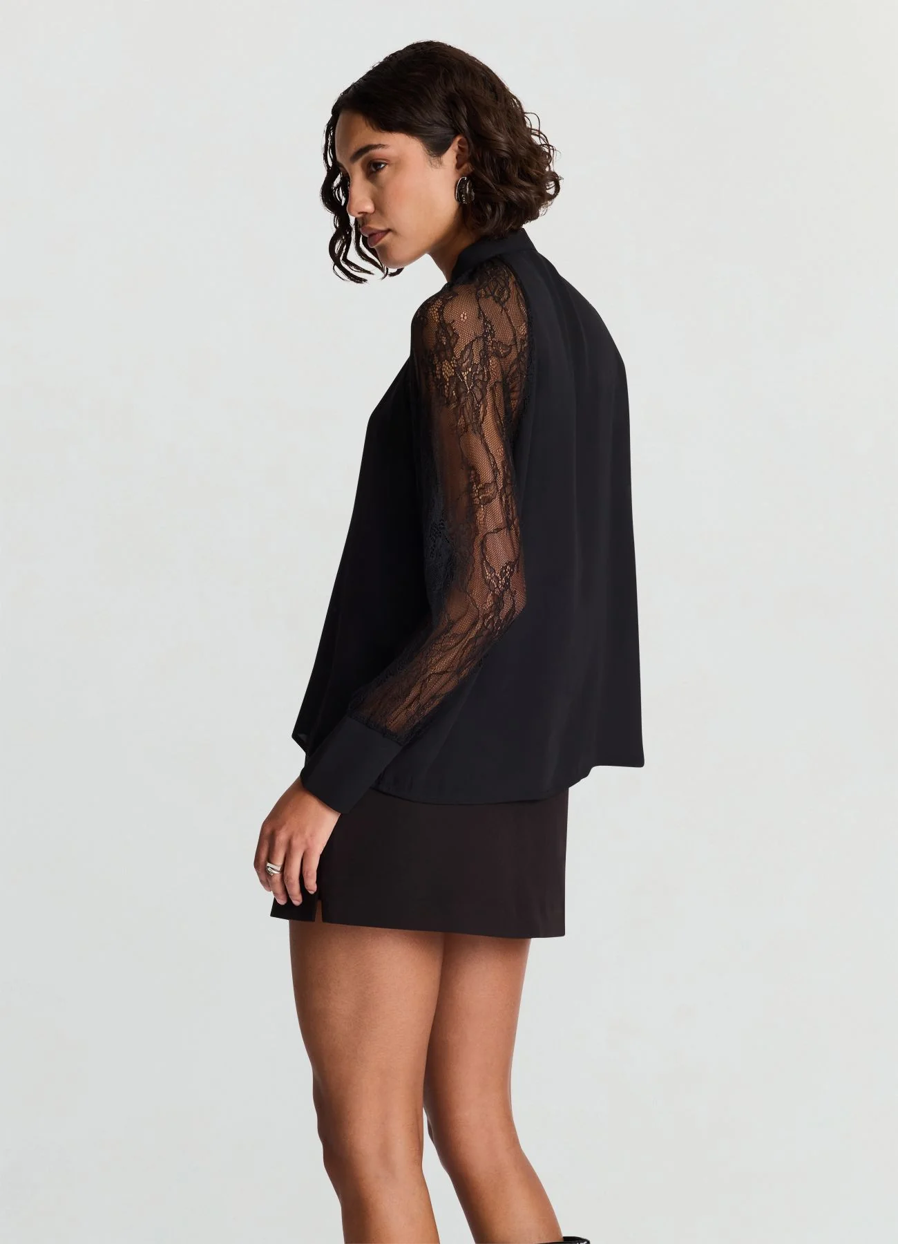 Blusa con fiocco e maniche in pizzo - Image 3