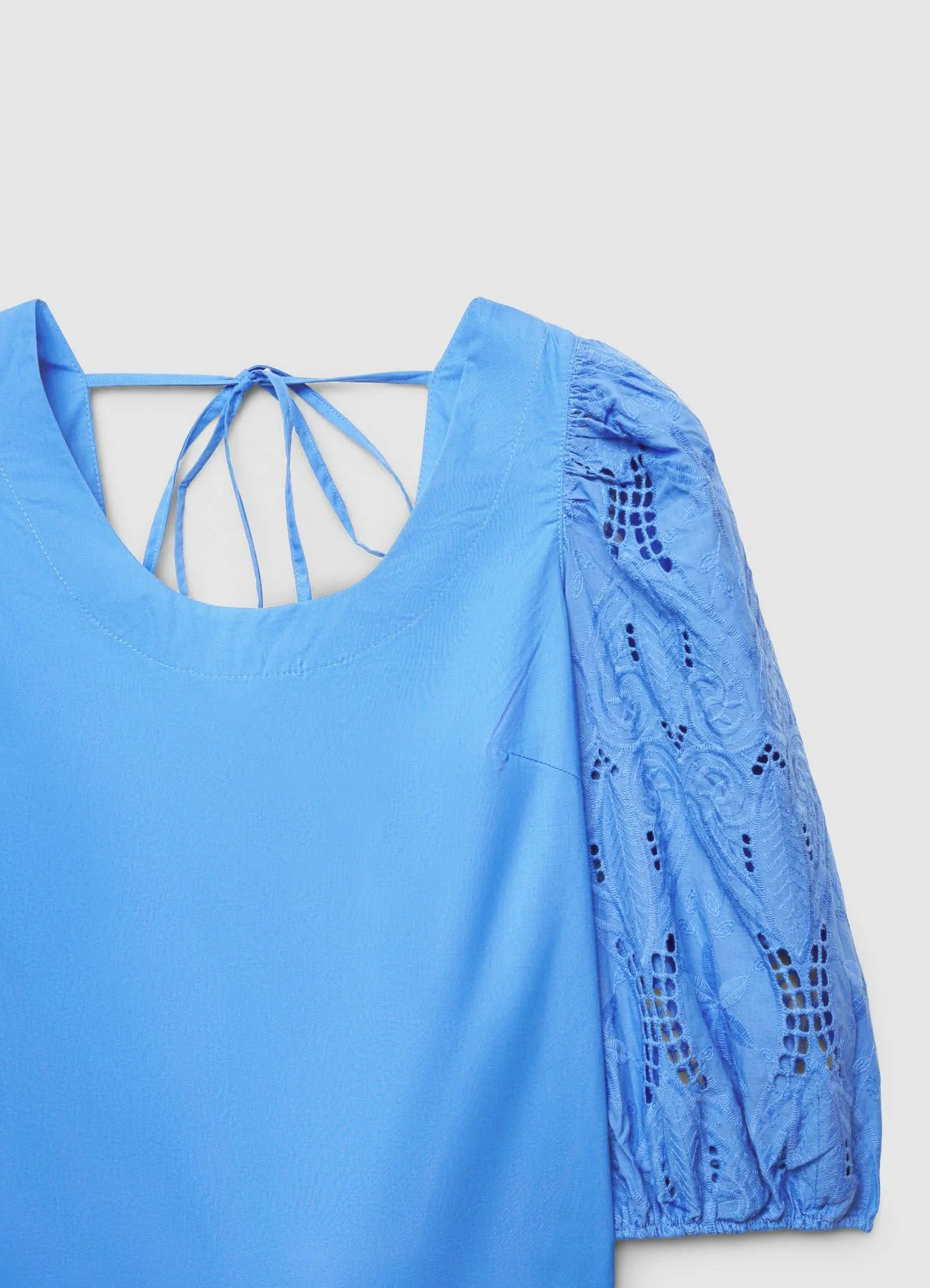 Blusa con maniche sangallo e scollo ampio - Image 7