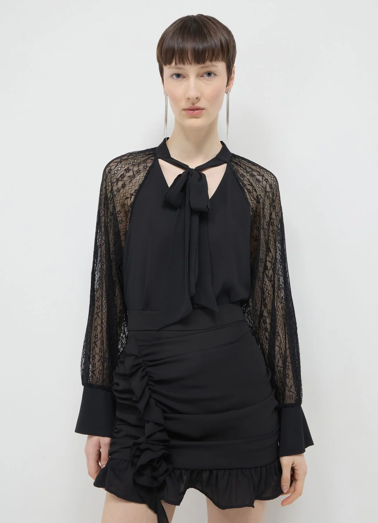 Blusa fiocco e maniche pizzo