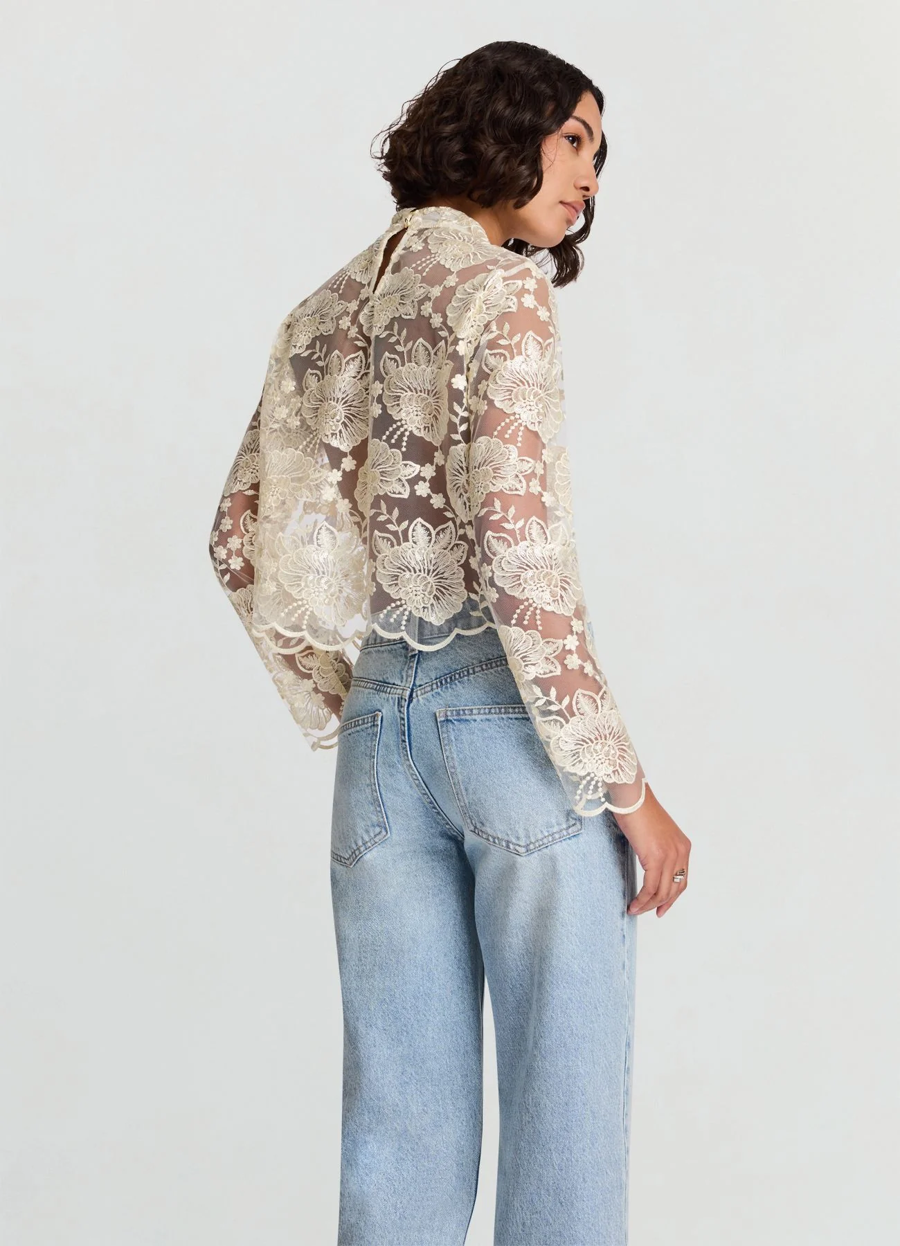 Blusa in pizzo con paillettes - Image 3