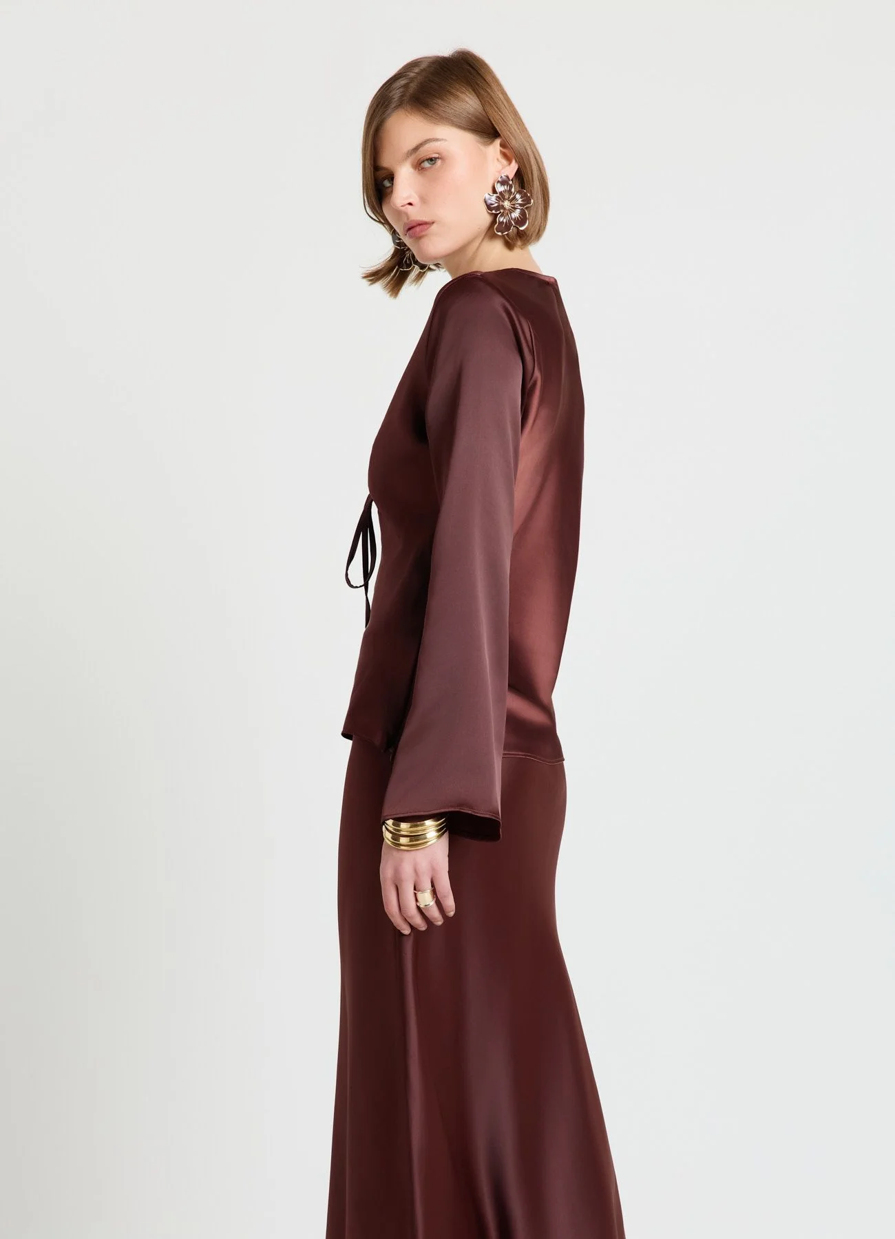 Blusa in similsatin con fiocco - Image 3
