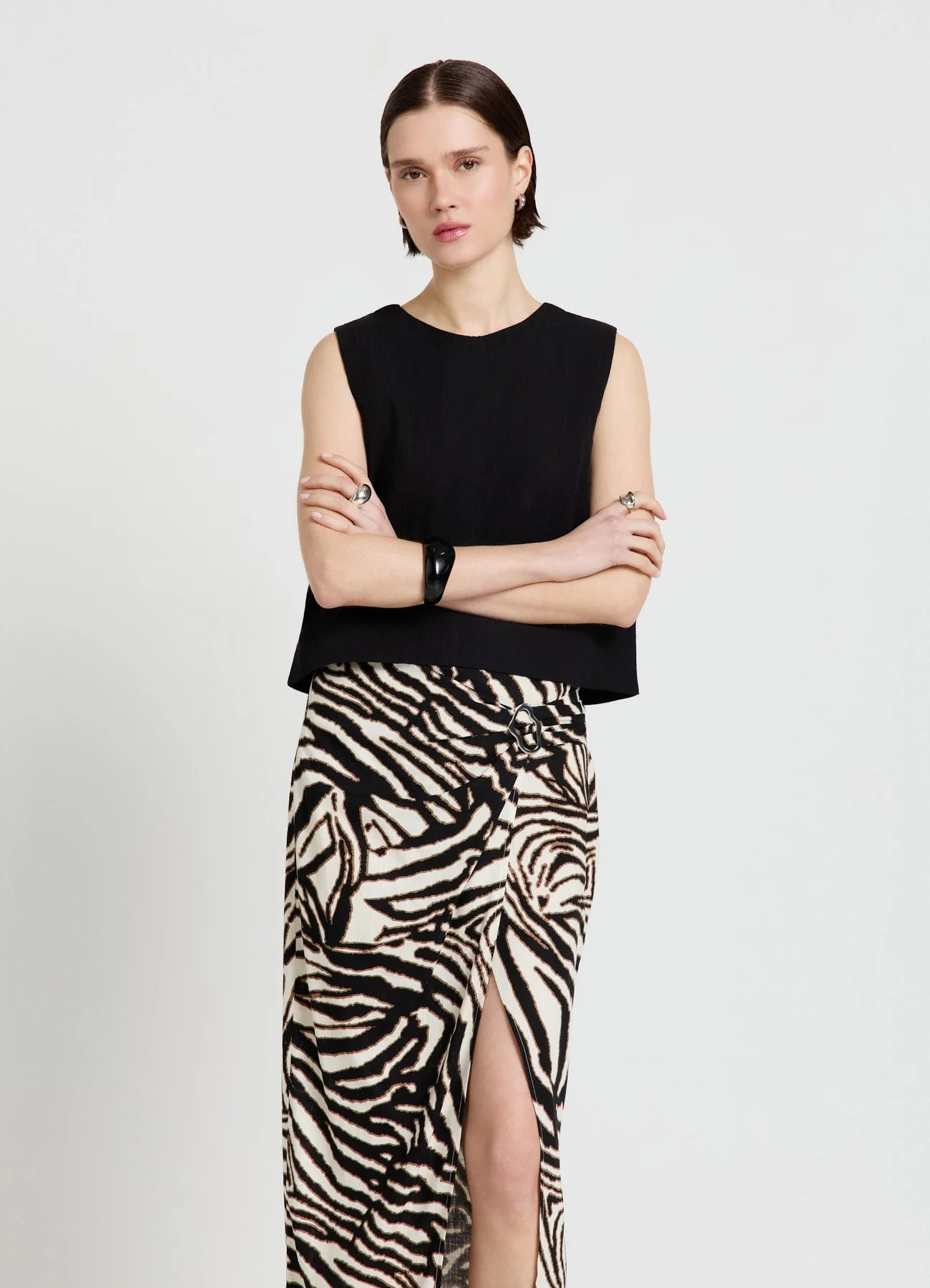 Blusa smanicata a tinta unita - Image 3