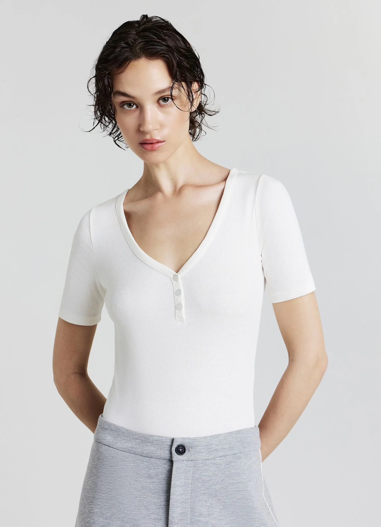Body con scollo a V e bottoni - Image 2