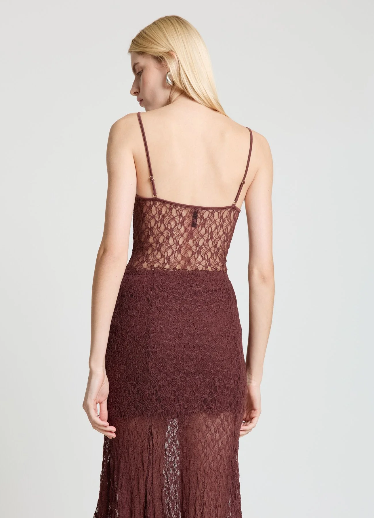 Body in pizzo con spalline sottili