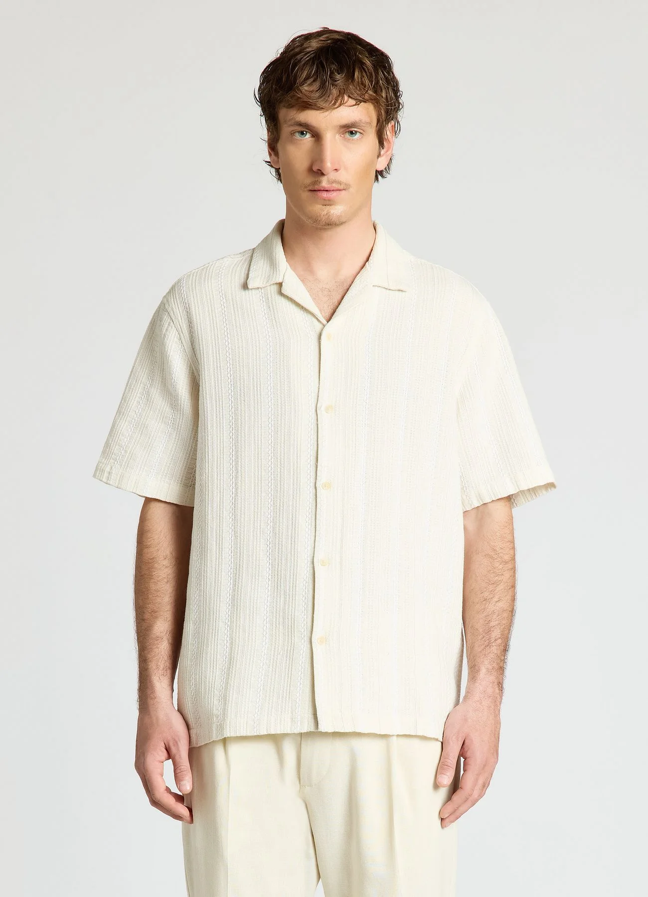 Camicia a maniche corte a righe con colletto a revers