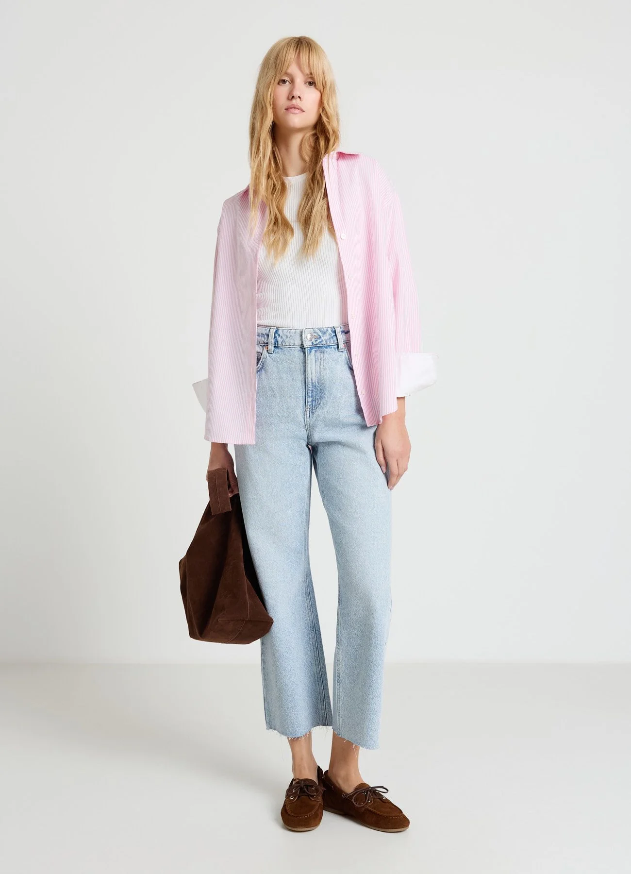 Camicia a righe con scollo a V