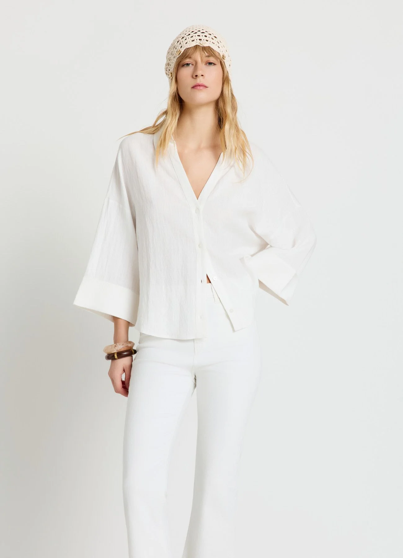 Camicia ampia con scollo a V e bottoni - Image 3