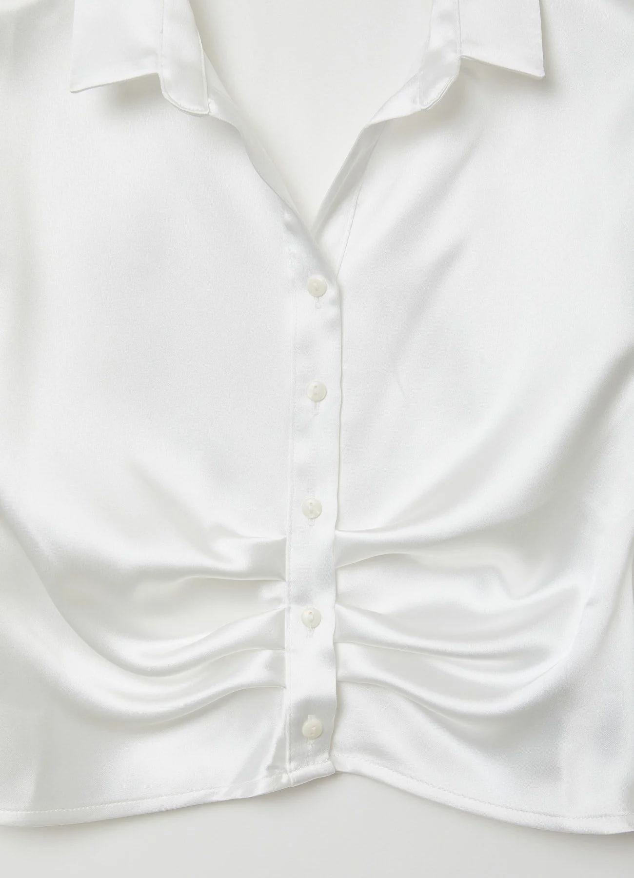 Camicia con arriccio frontale