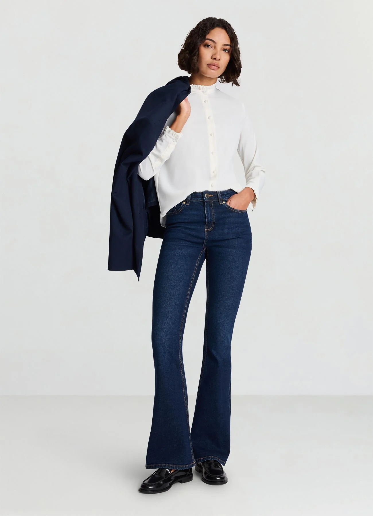 Camicia con colletto coreana e volant - Image 2