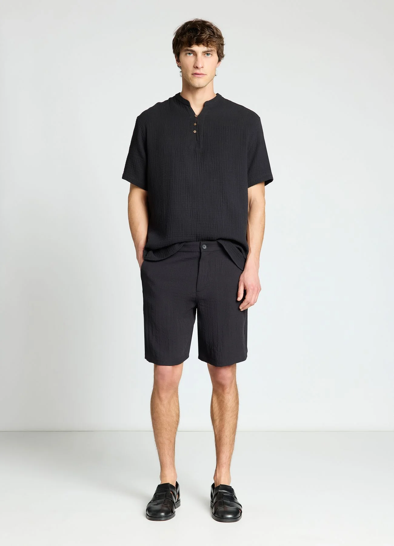 Camicia con collo alla coreana e bottoni