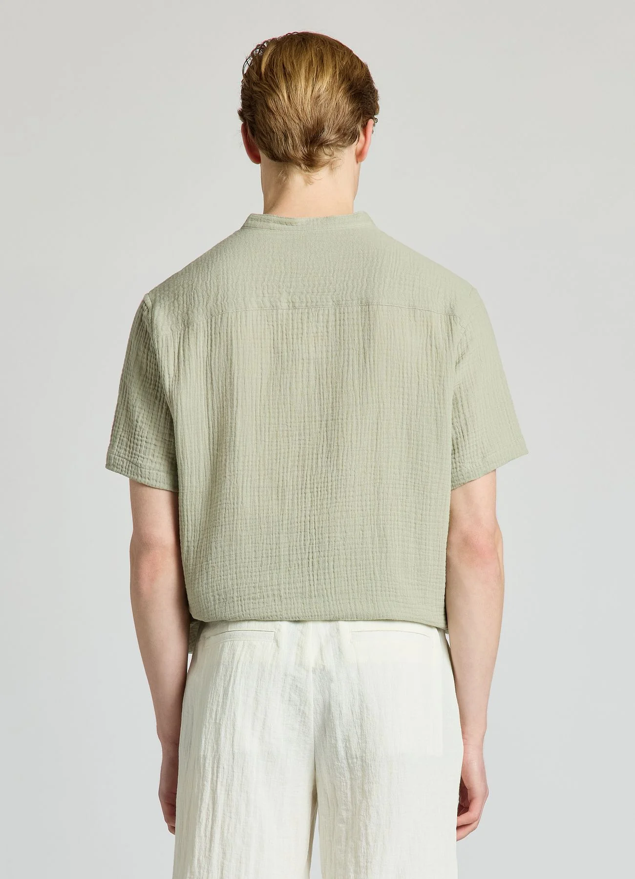 Camicia con collo alla coreana e bottoni - Image 3