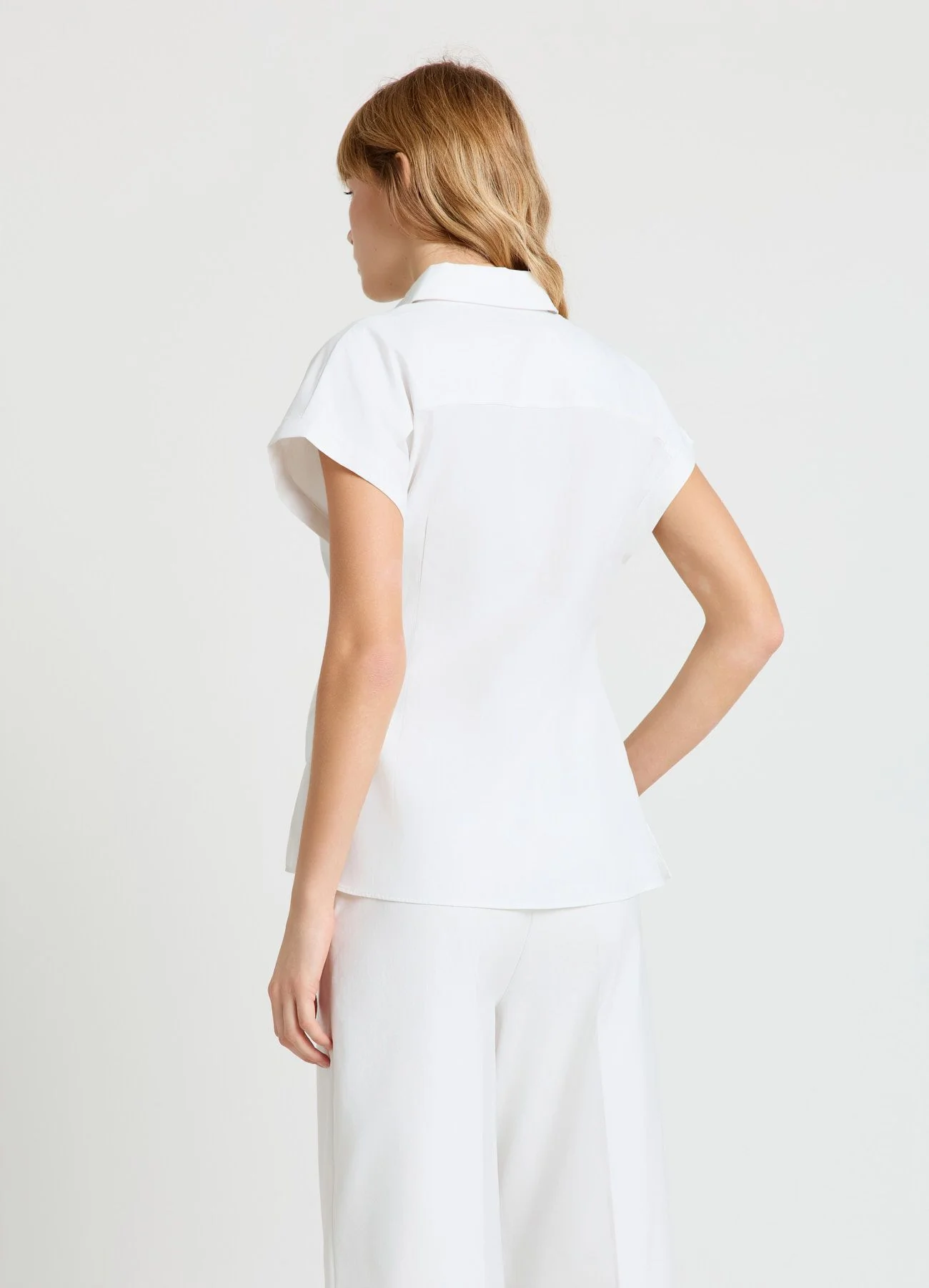 Camicia con nodo sul fianco e mezza abbottonatura - Image 2