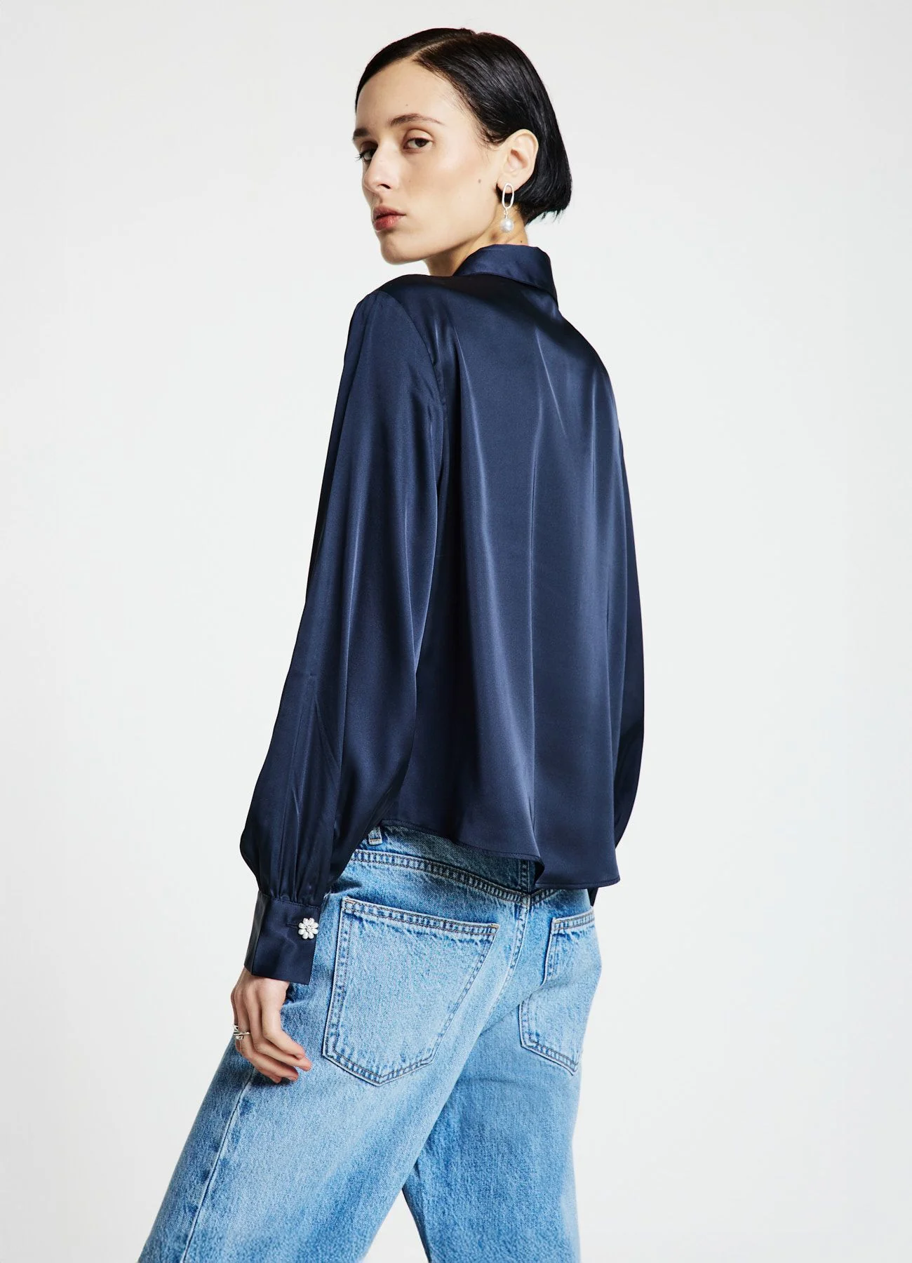 Camicia con rouches e bottoni gioiello