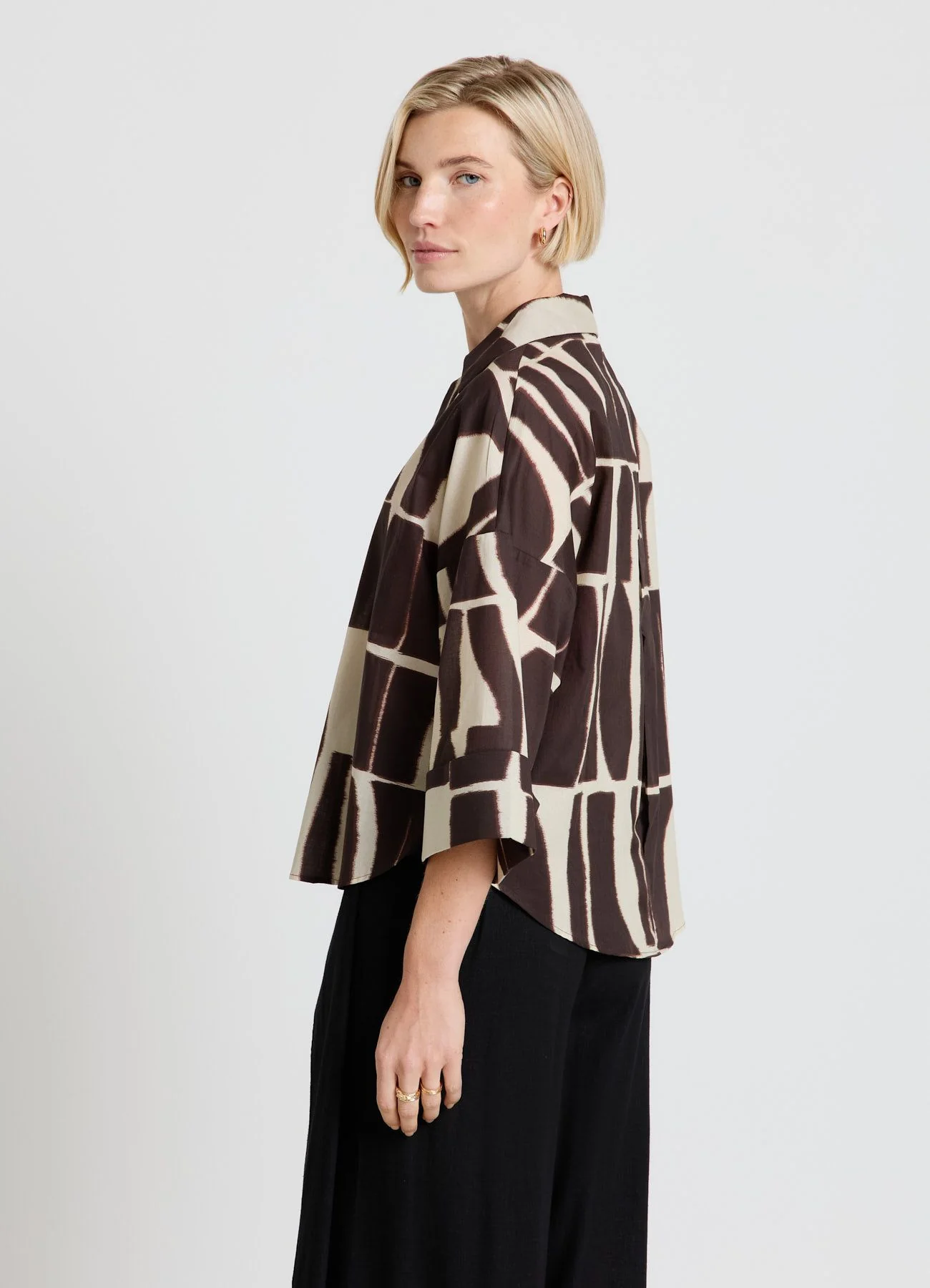 Camicia con scollo a V e stampa - Image 3