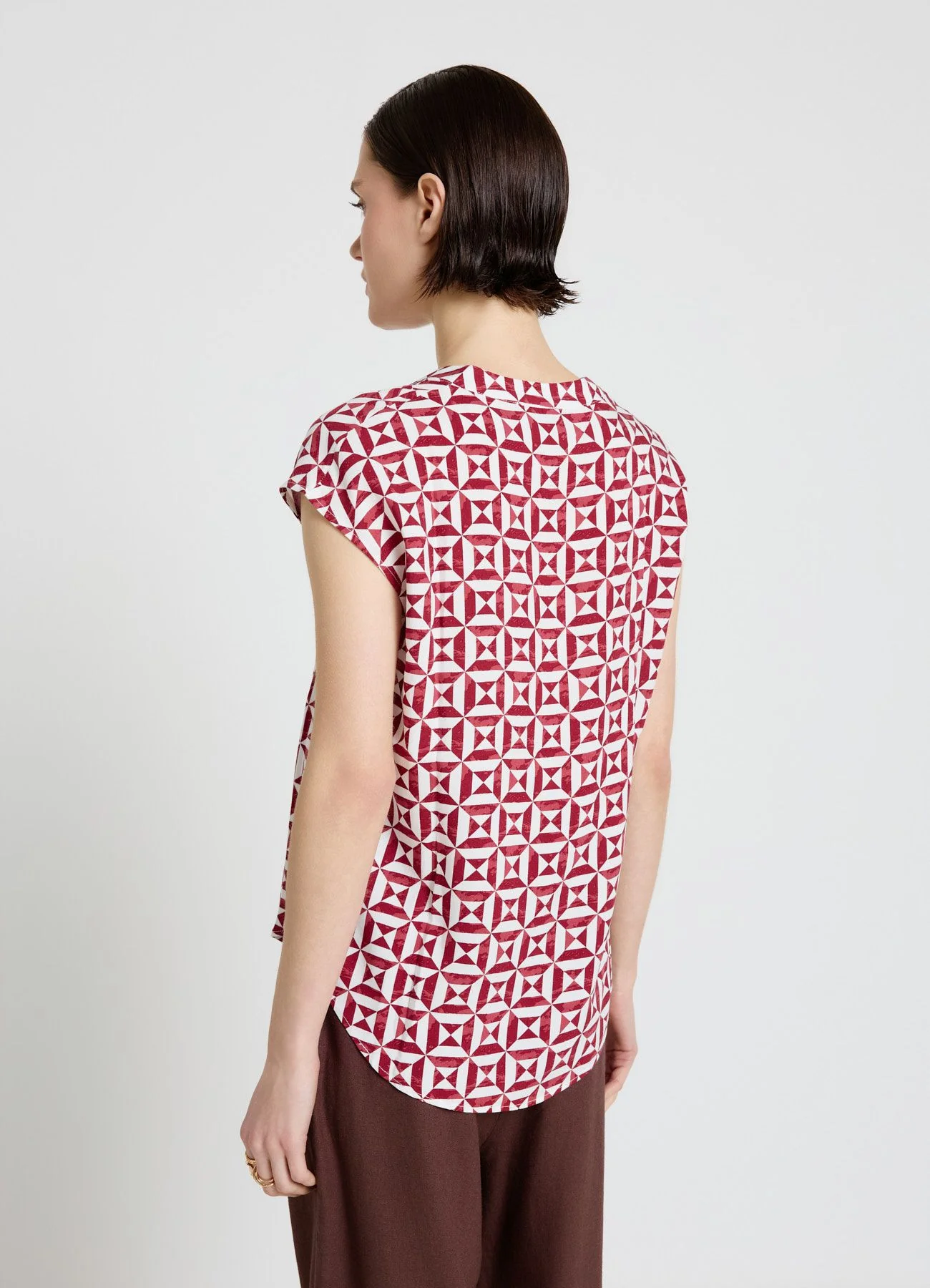 Camicia con stampa geometrica e scollo a V - Image 3