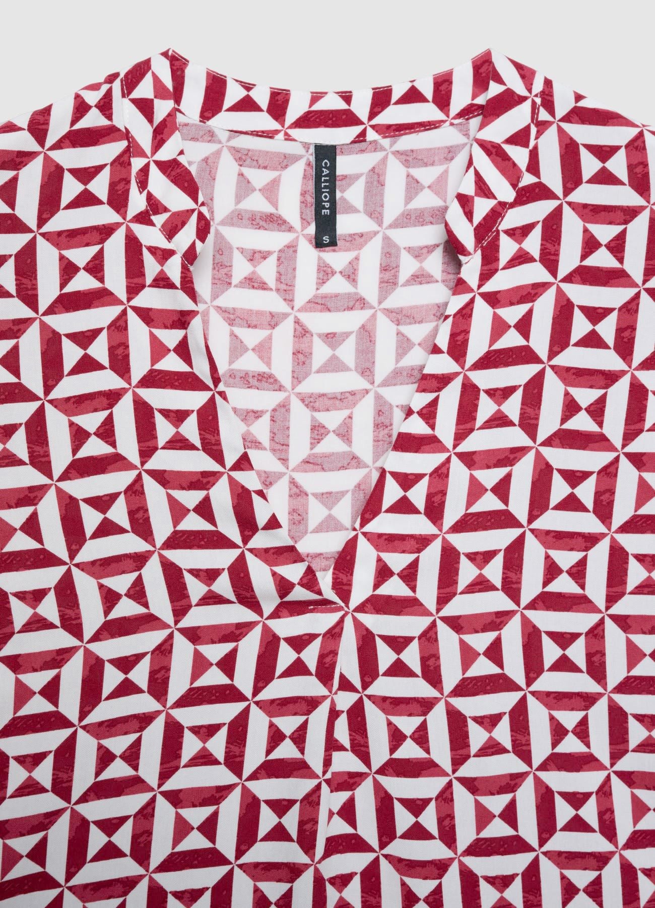 Camicia con stampa geometrica e scollo a V - Image 6