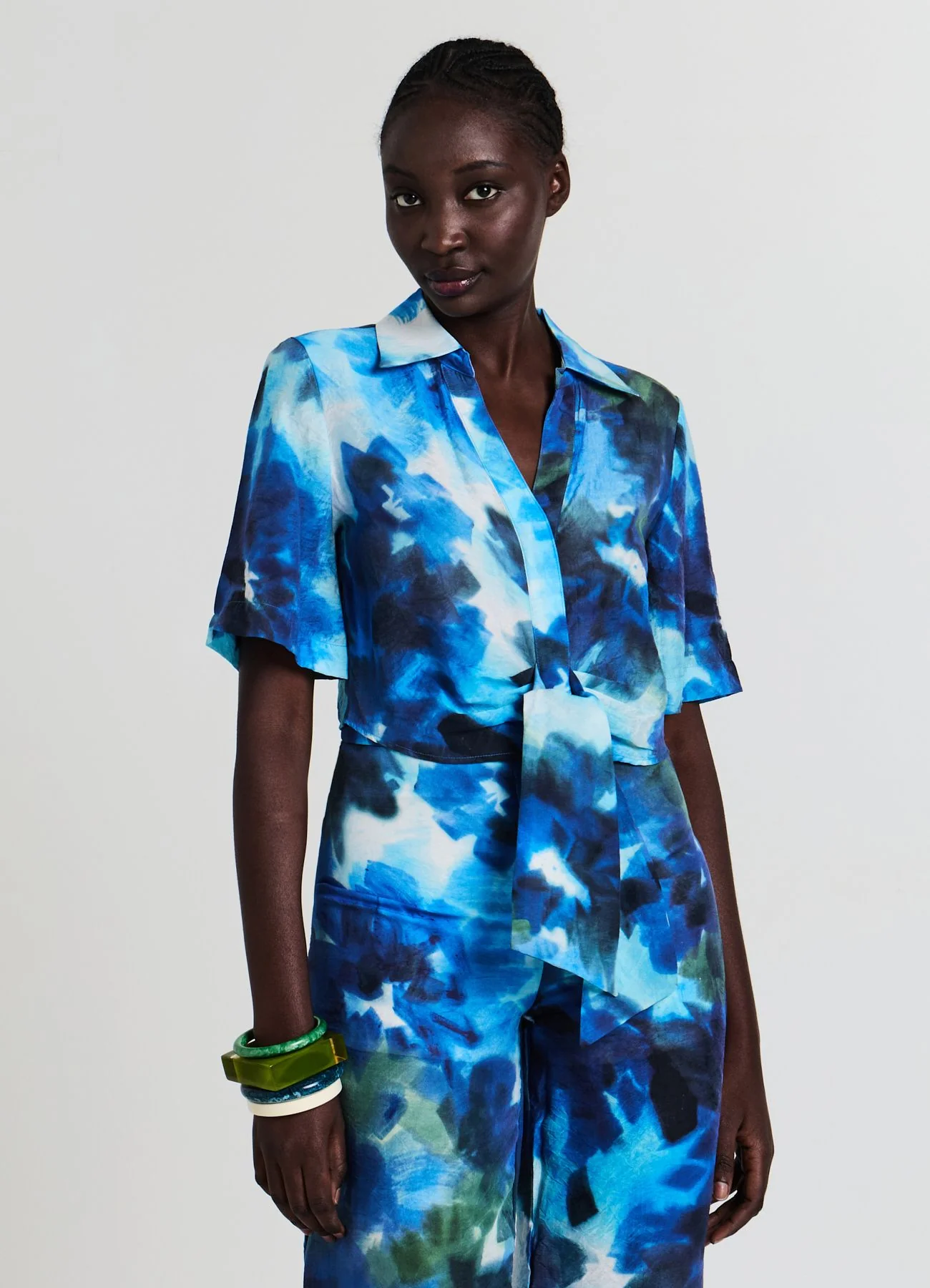Camicia fantasia sfumata con nodo - Image 2
