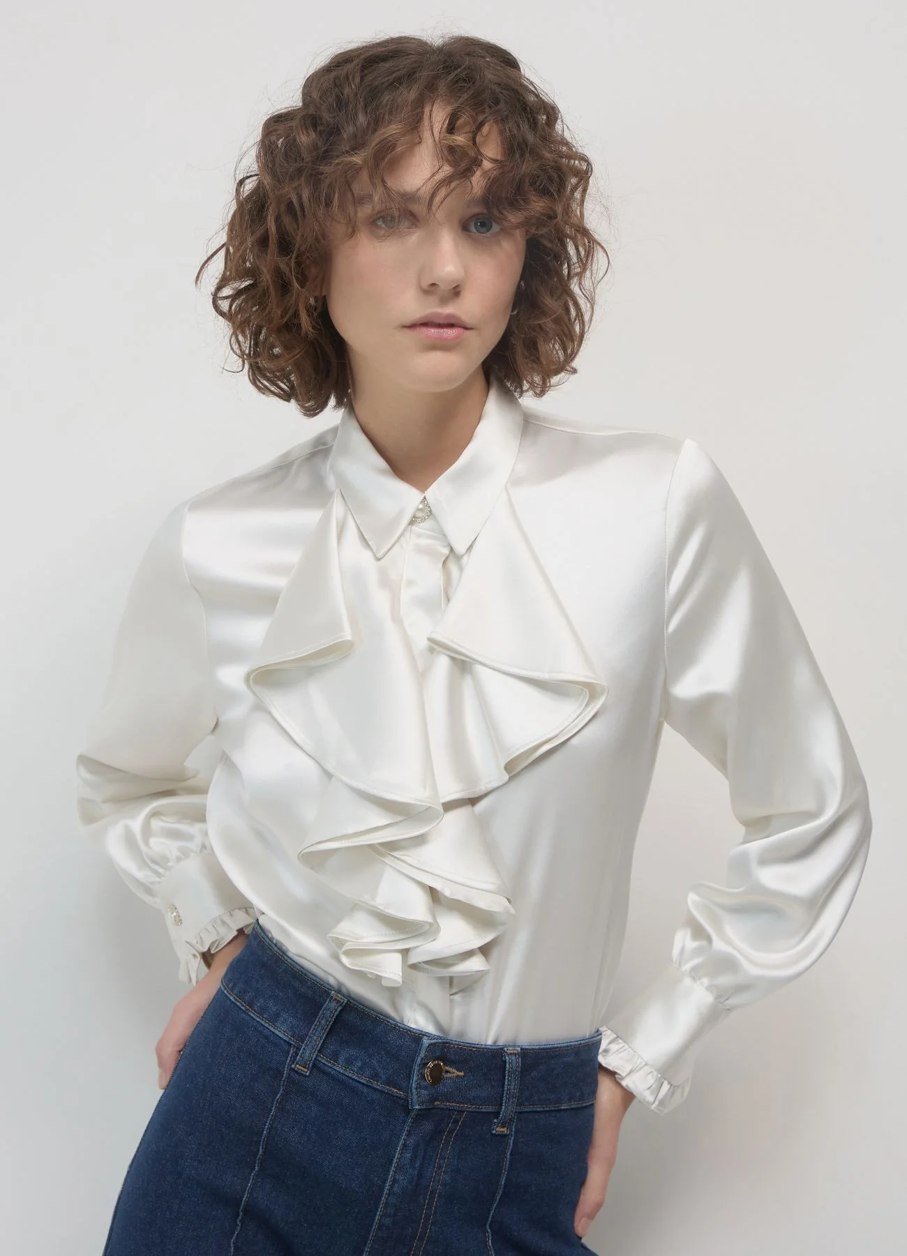 Camicia rouches bottone gioiello - Image 3