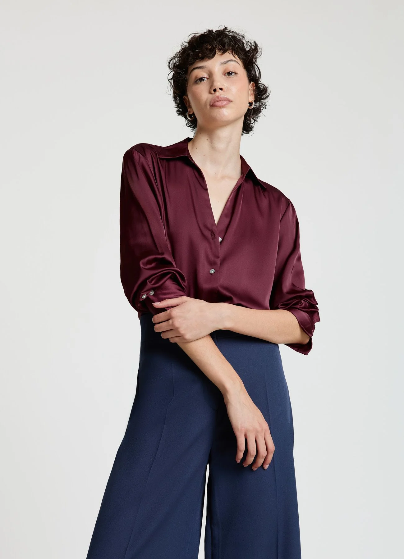 Camicia scollo a V similsatin