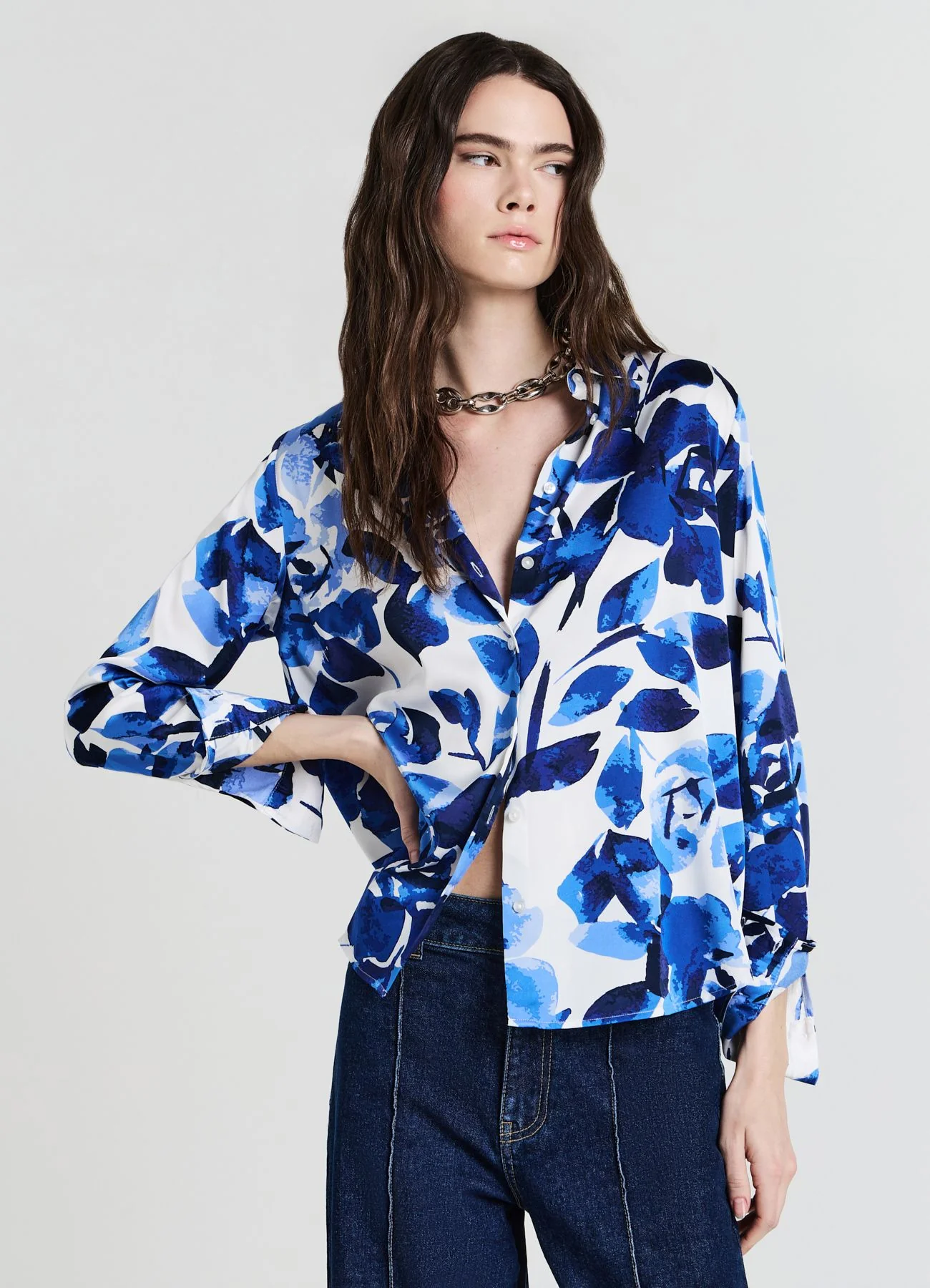 Camicia simil satin a fiori - Image 2
