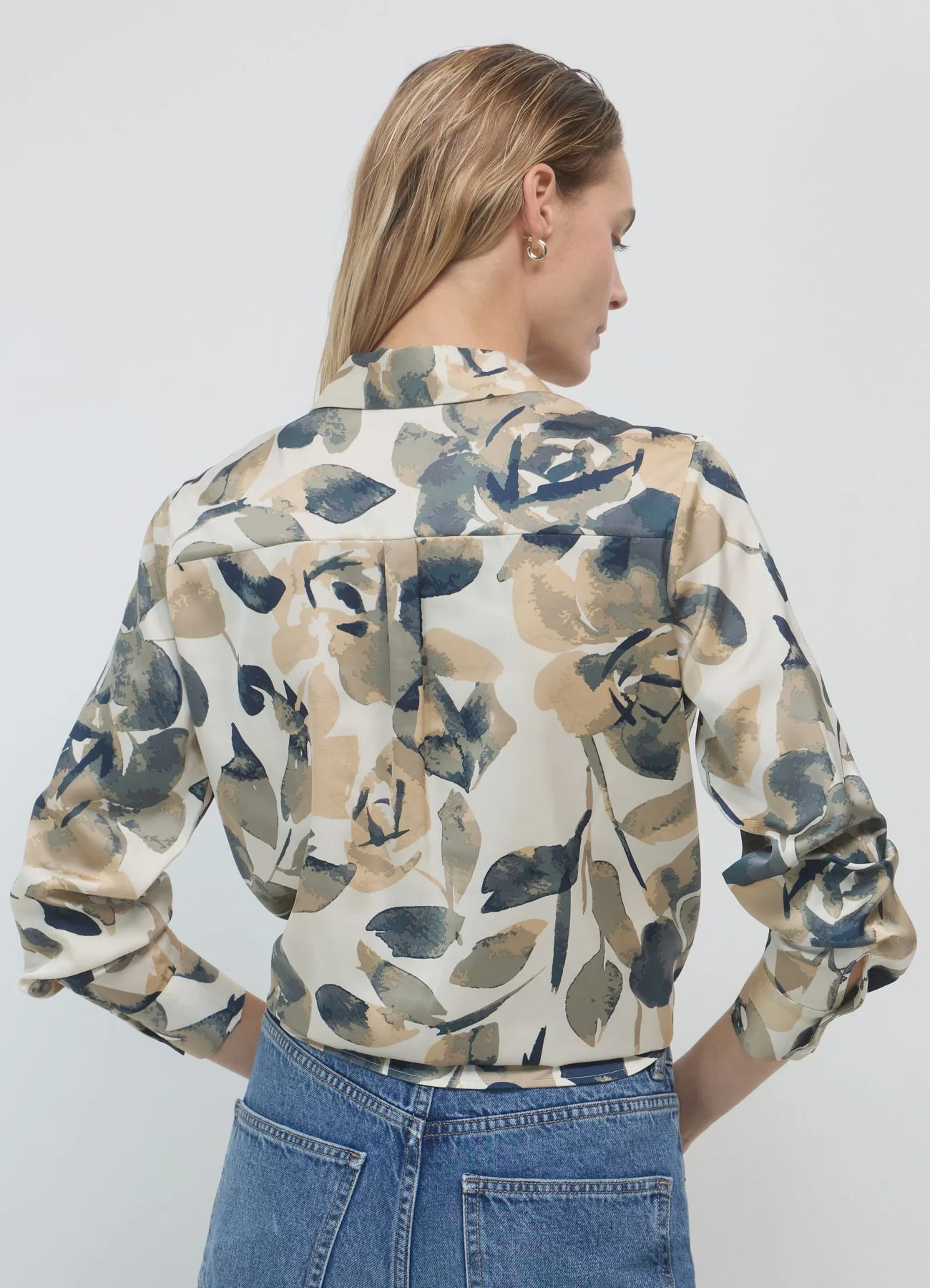Camicia simil satin a fiori - Image 4