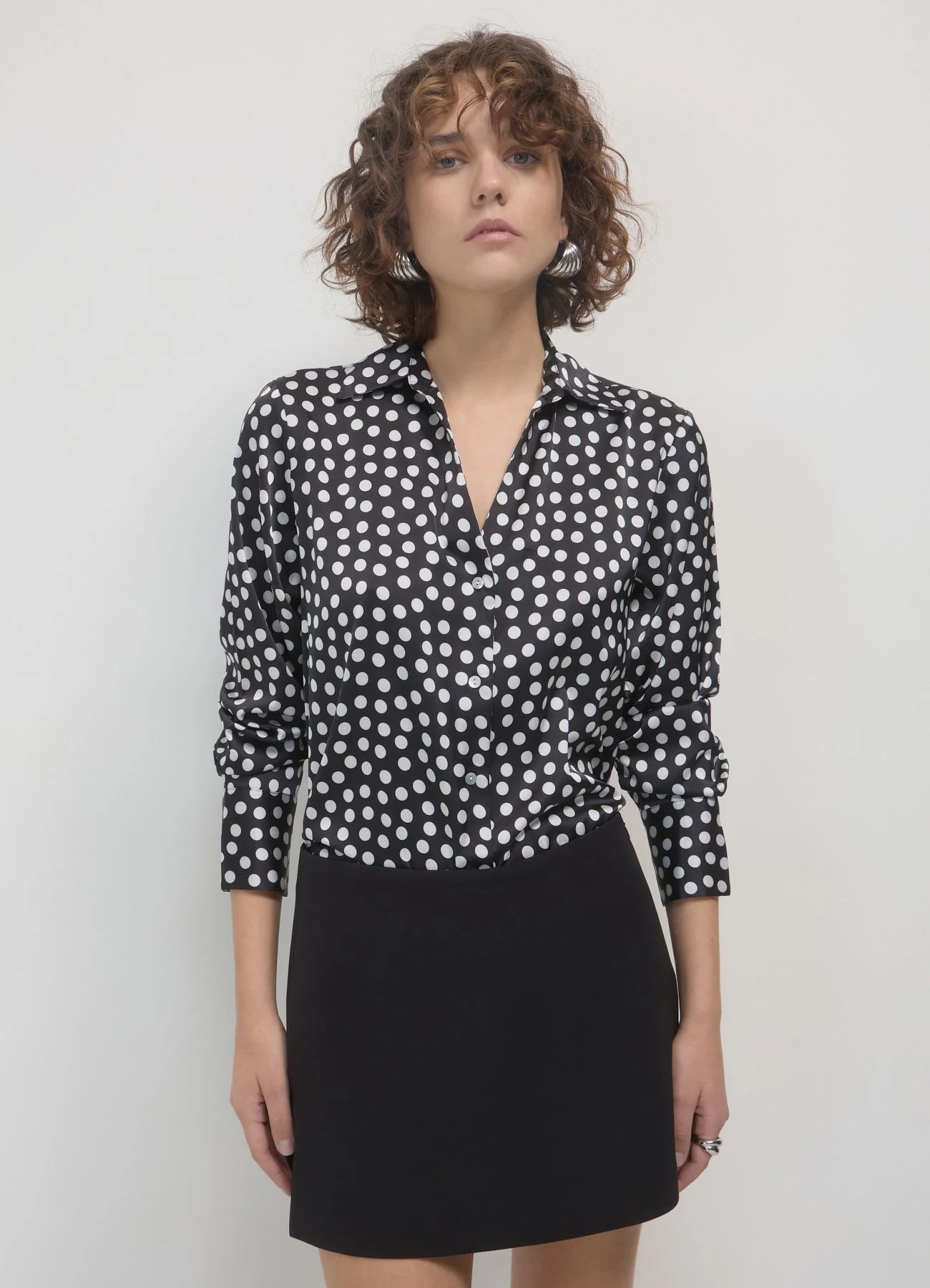 Camicia simil satin a pois