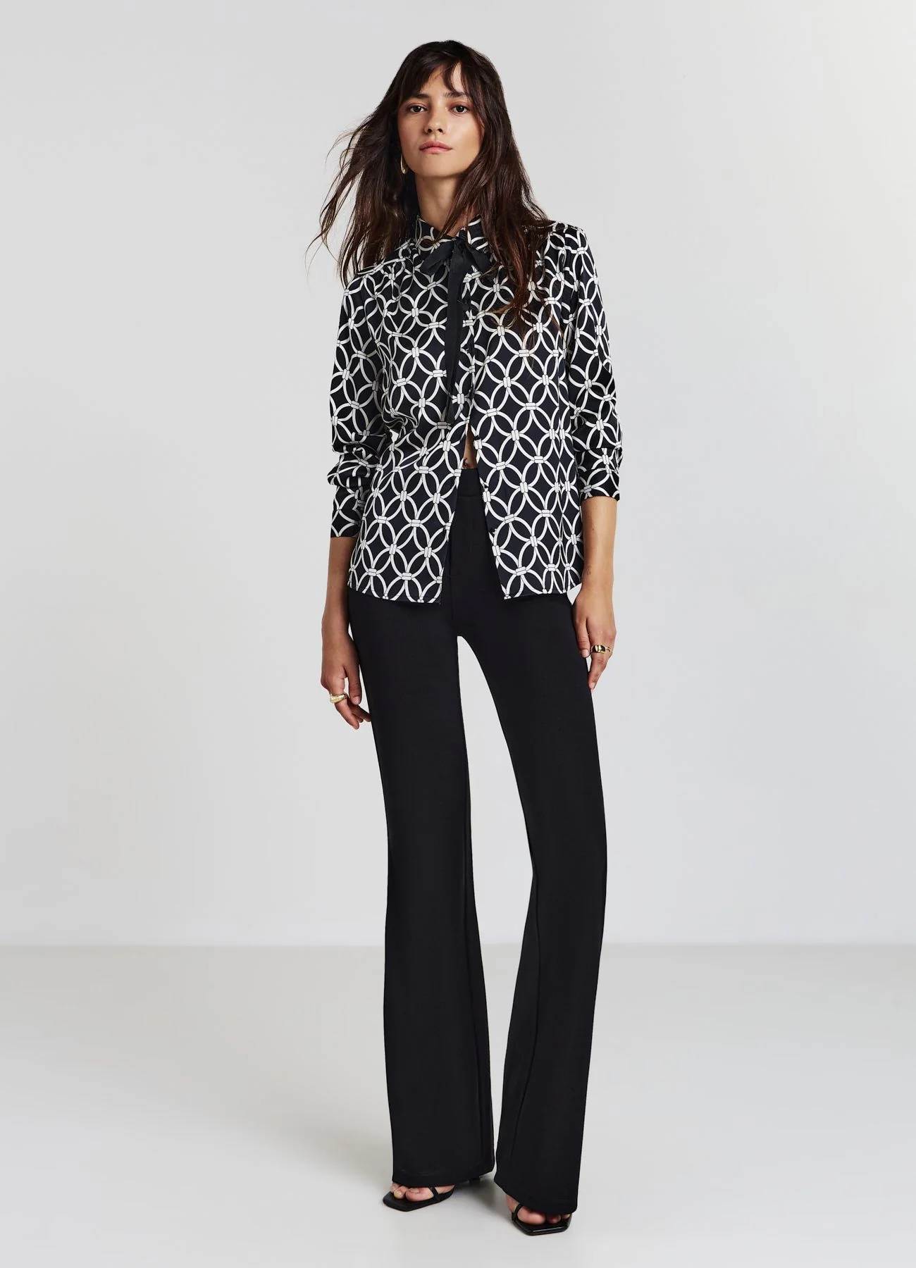 Camicia simil satin fantasia cravattino