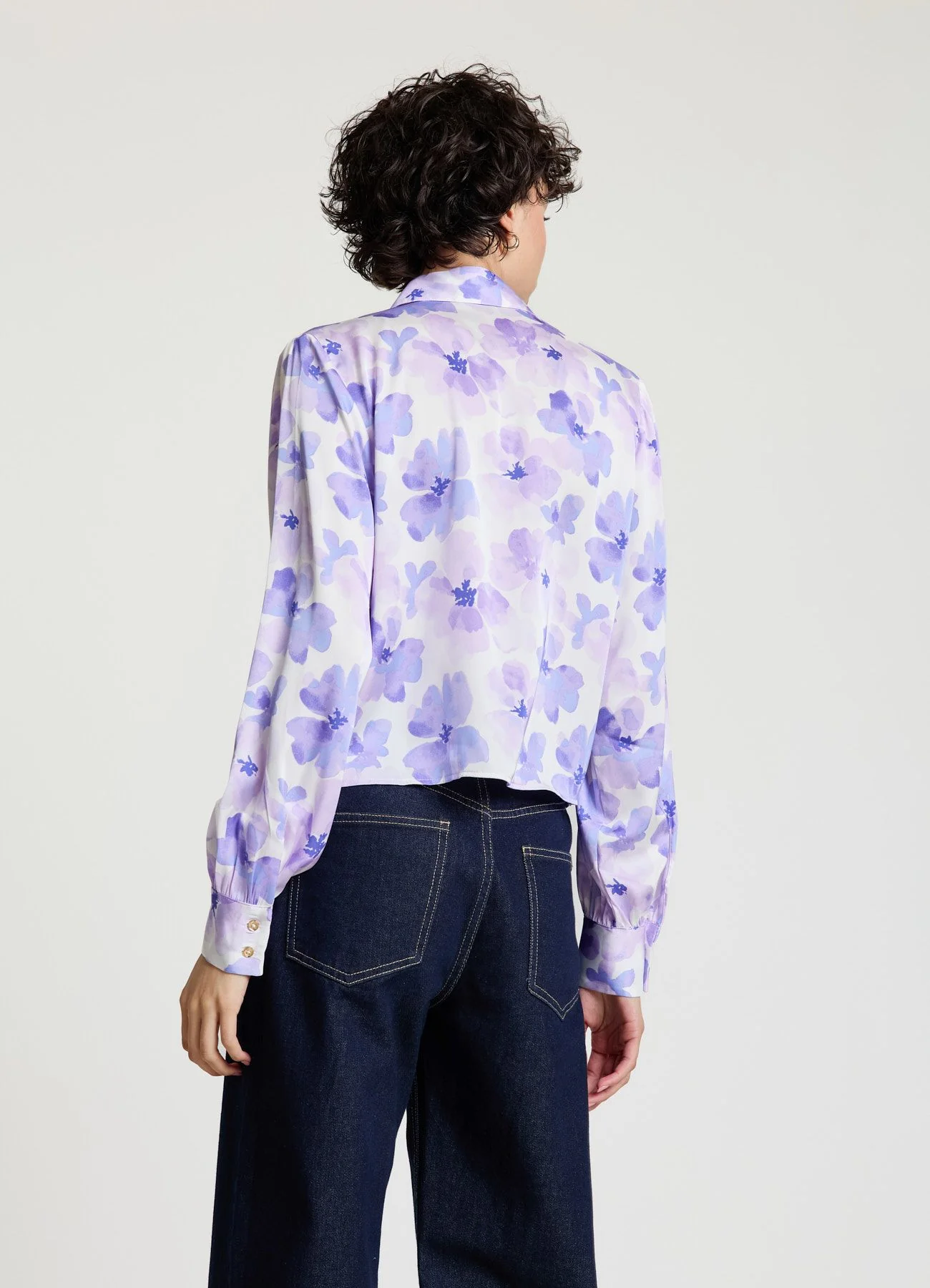 Camicia similsatin con stampa e maniche palloncino - Image 2
