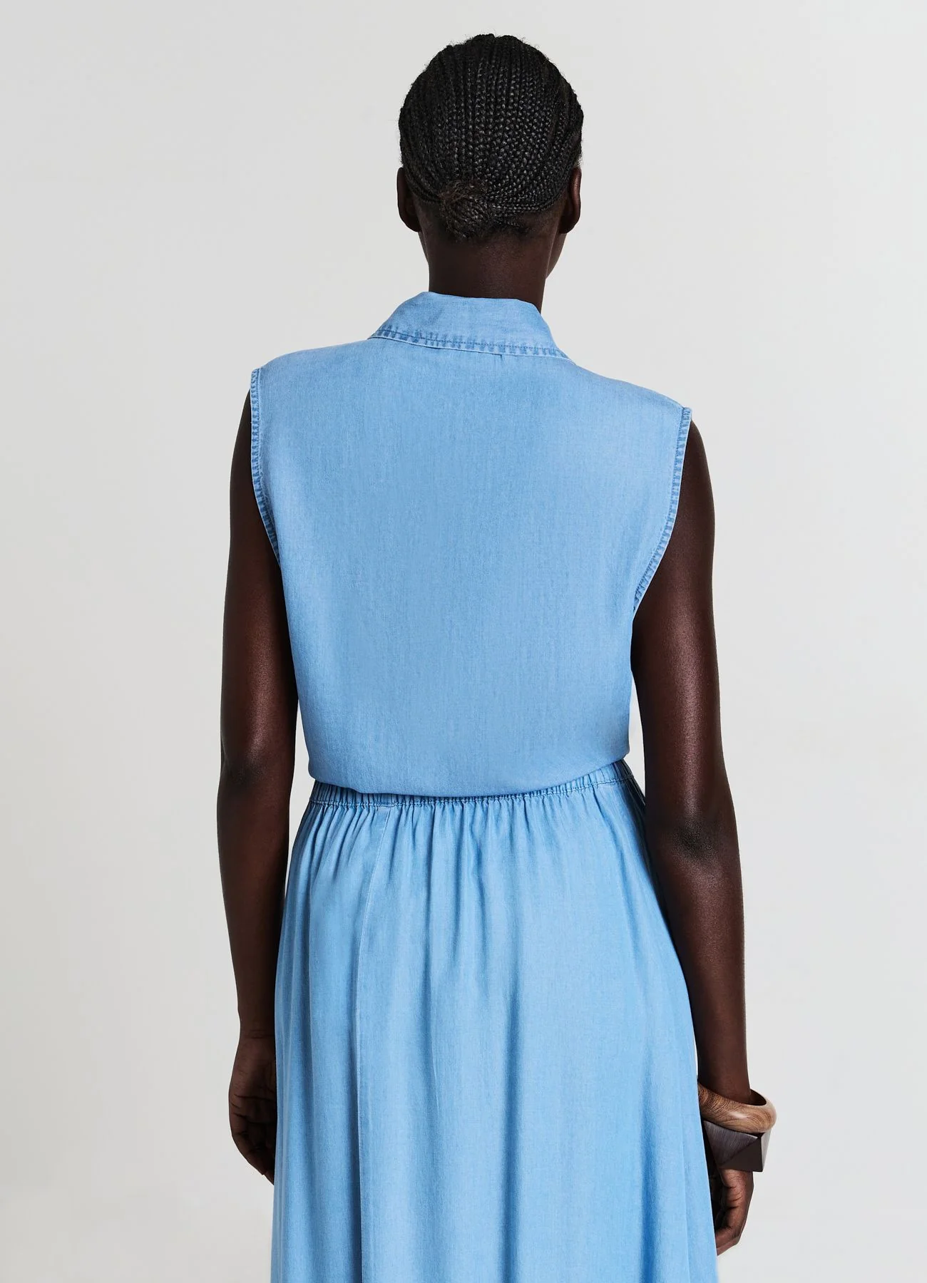 Camicia smanicata con nodo