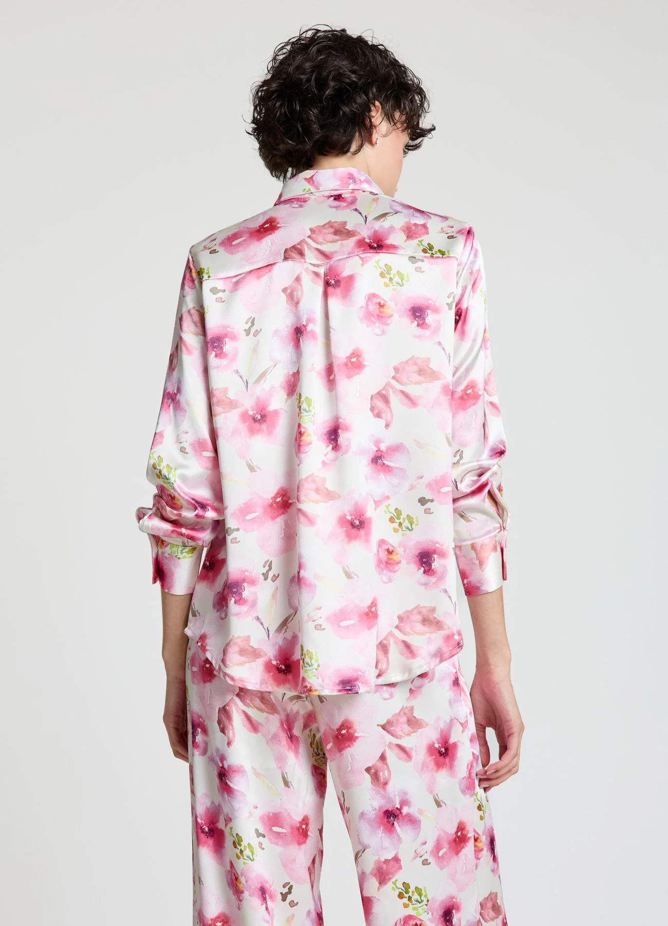 Camicia stampa fiori similsatin con cravatta