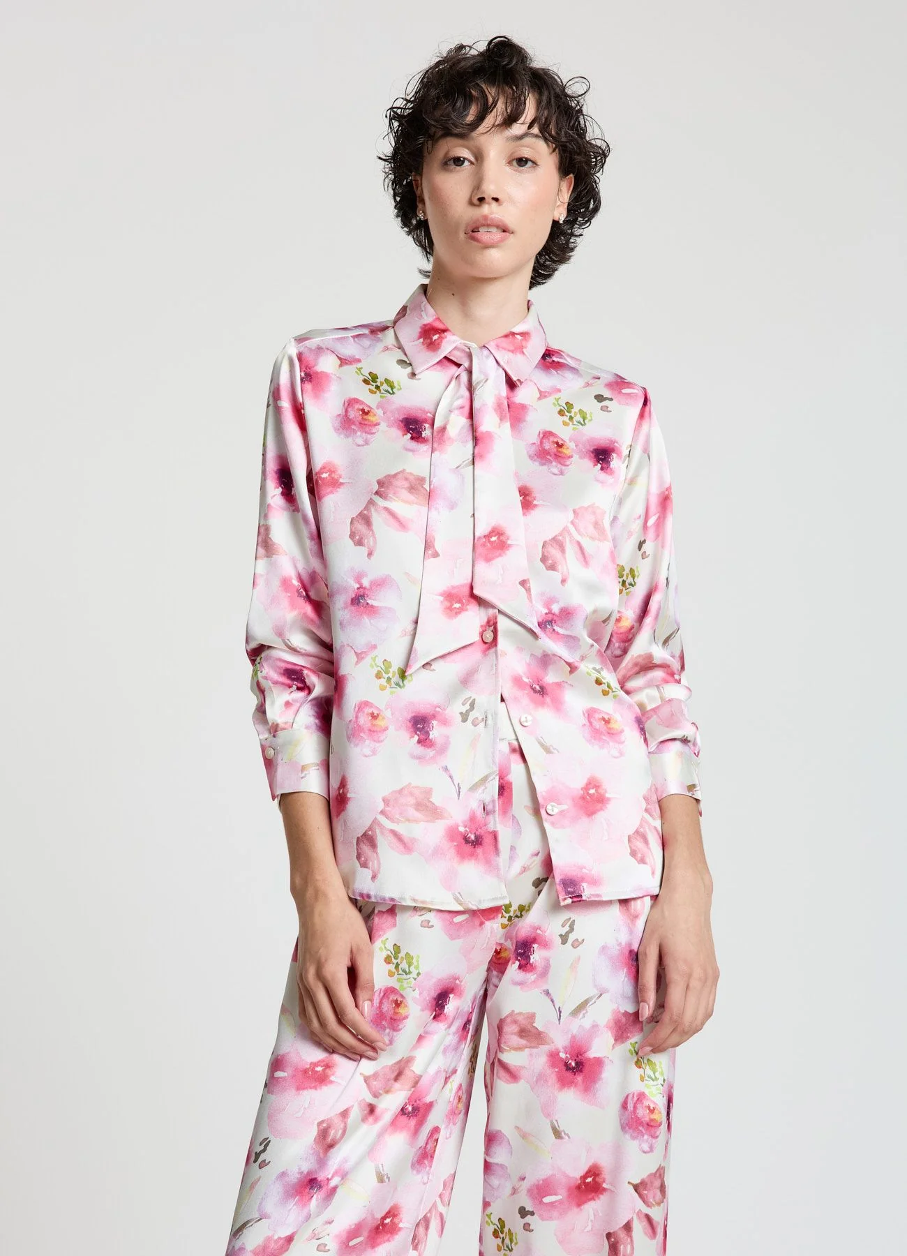 Camicia stampa fiori similsatin con cravatta - Image 2