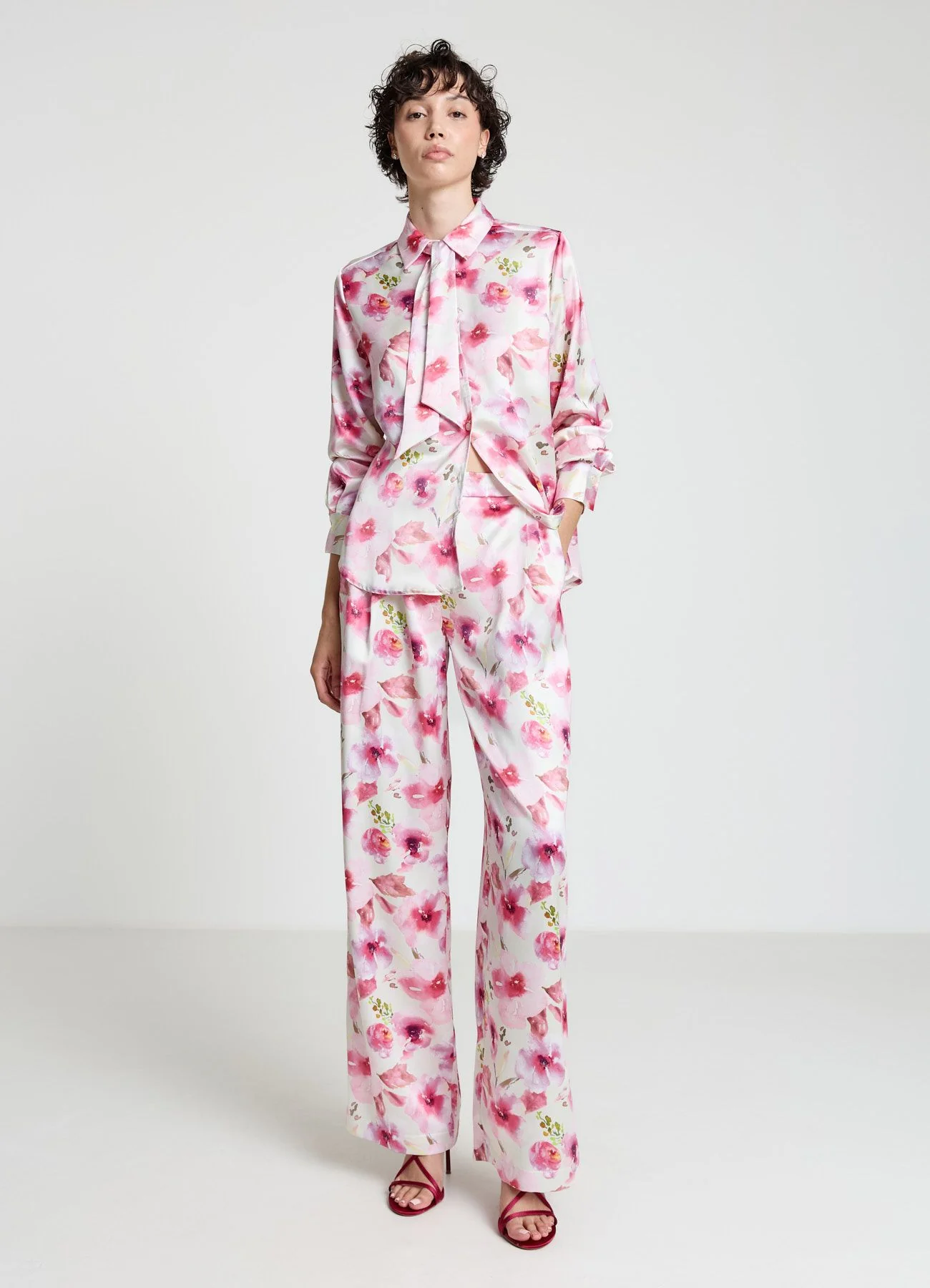 Camicia stampa fiori similsatin con cravatta - Image 3