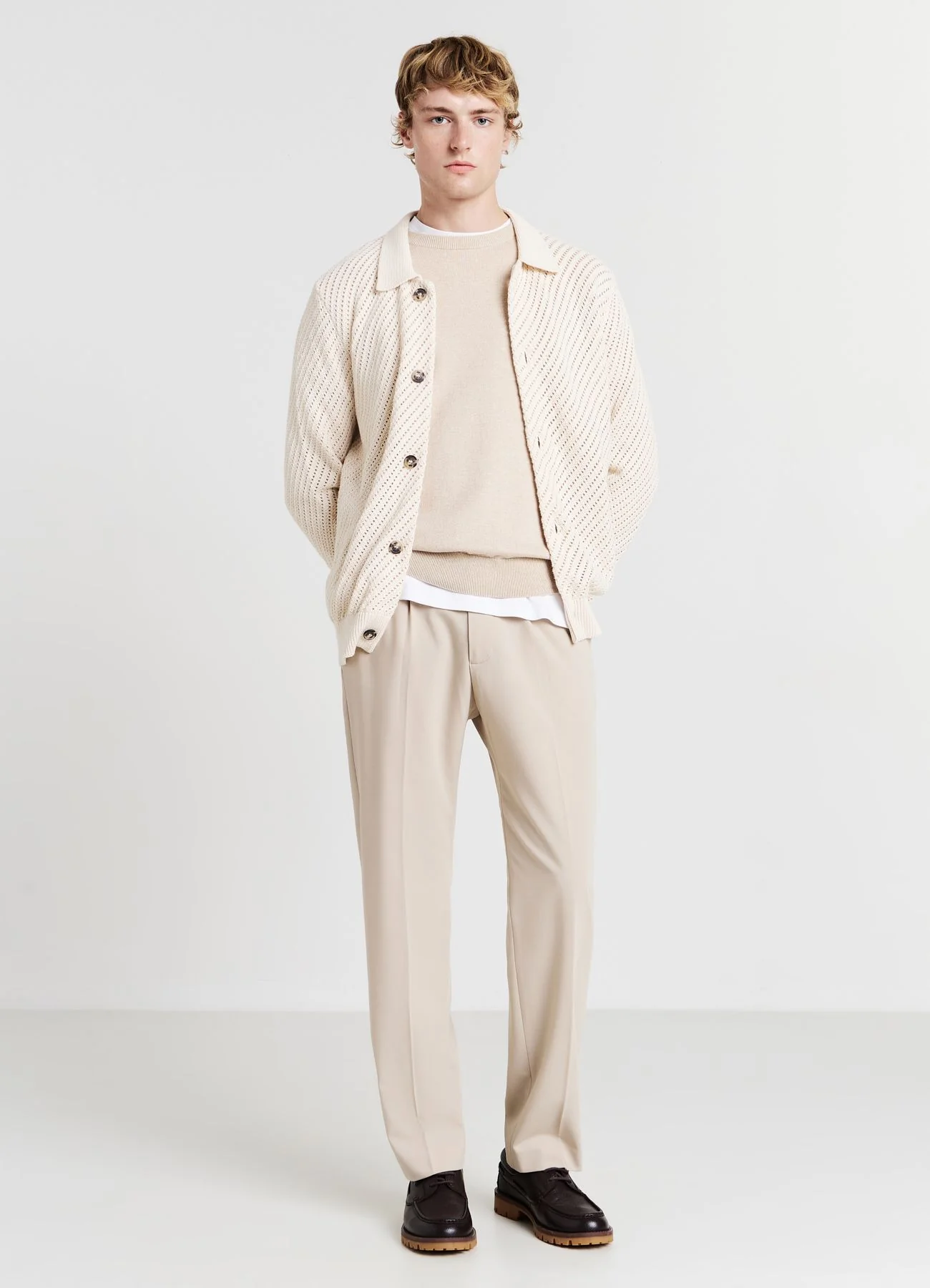 Cardigan operato con collo camicia