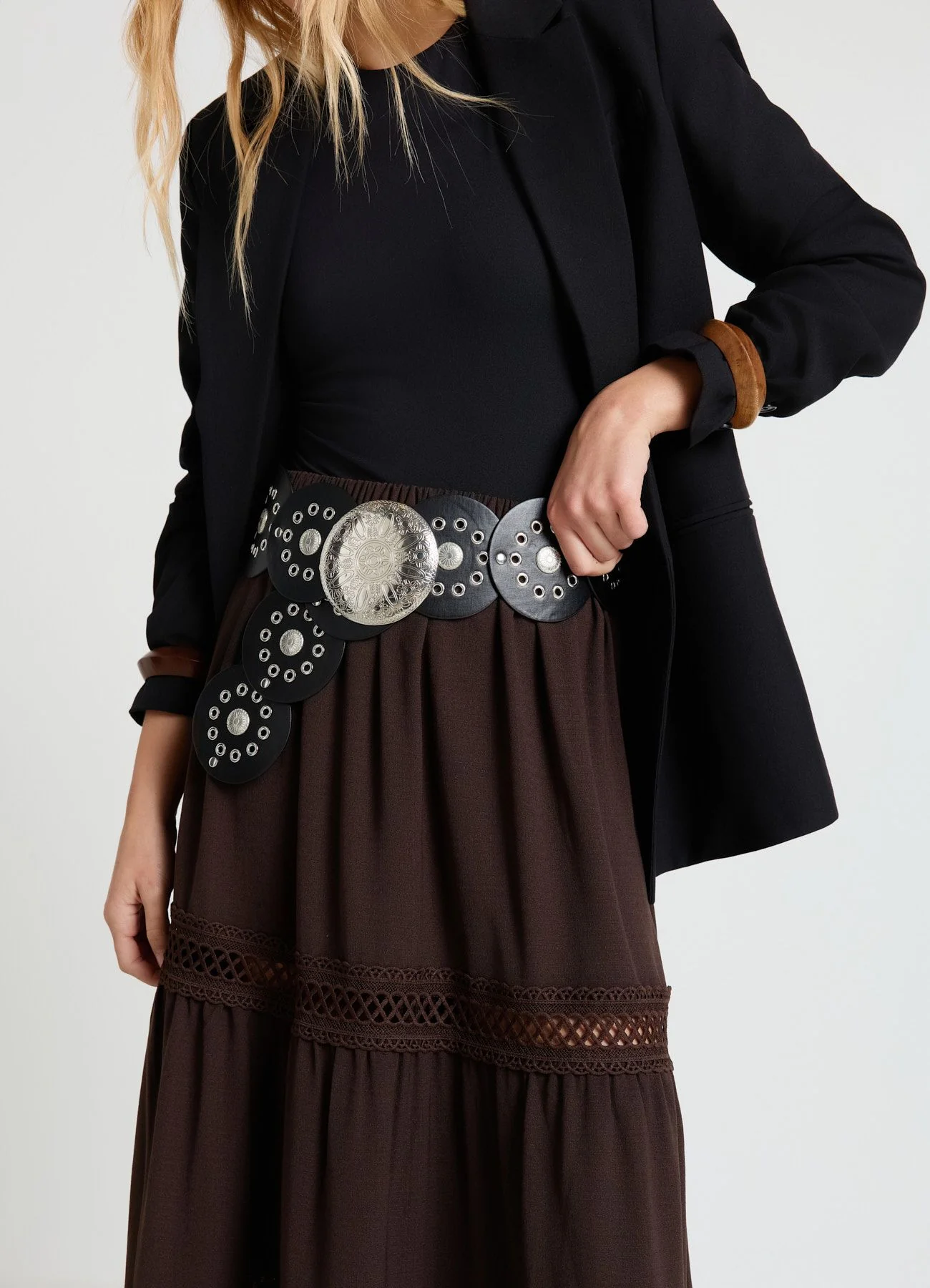 Cintura boho con dischi e fibbia tonda
