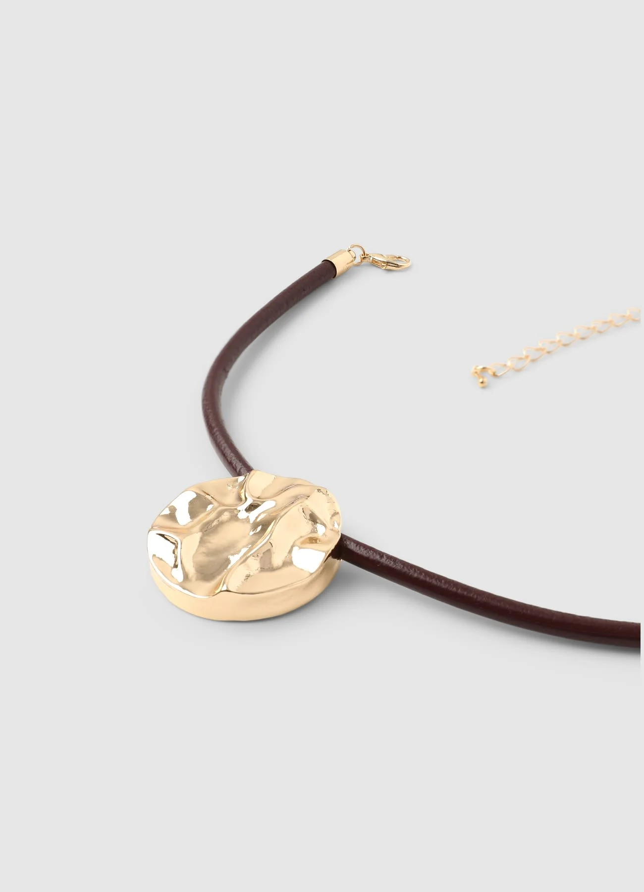 Collana effetto pelle con pendente martellato - Image 3