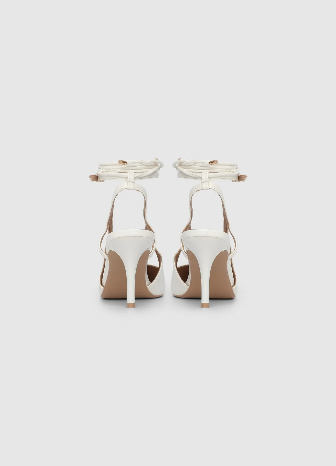 Décolleté slingback allacciata