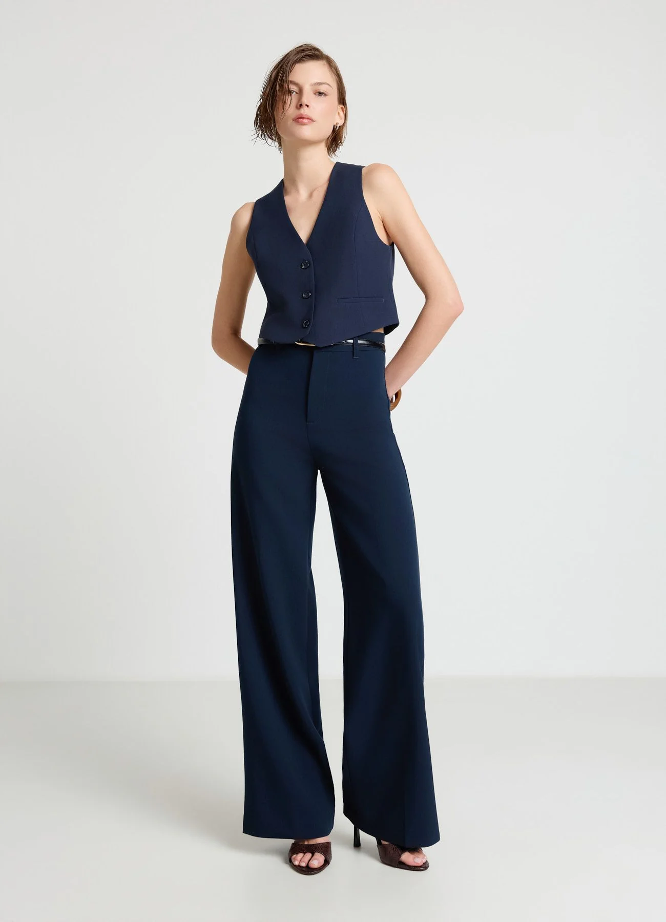 Gilet corto con bottoni - Image 2