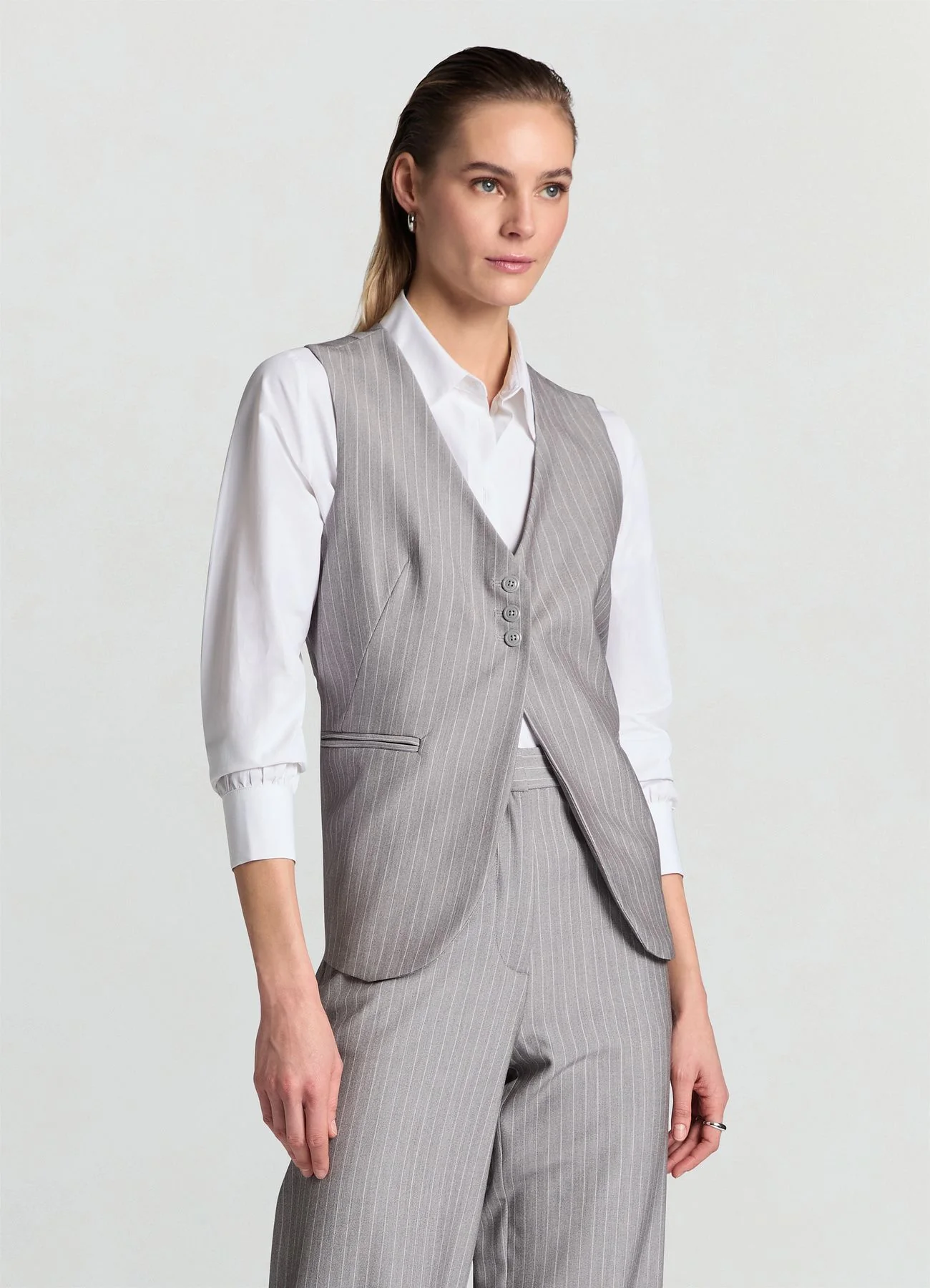 Gilet gessato con abbottonatura alta - Image 3