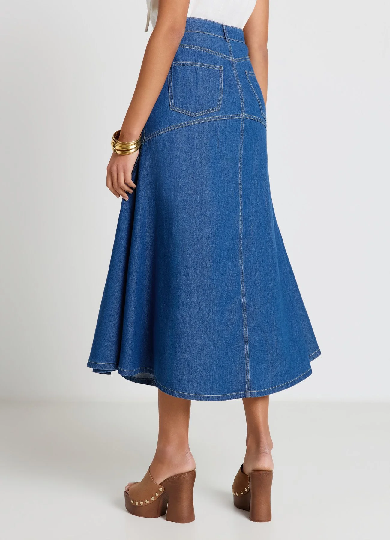 Gonna lunga svasata in denim con impunture - Image 2