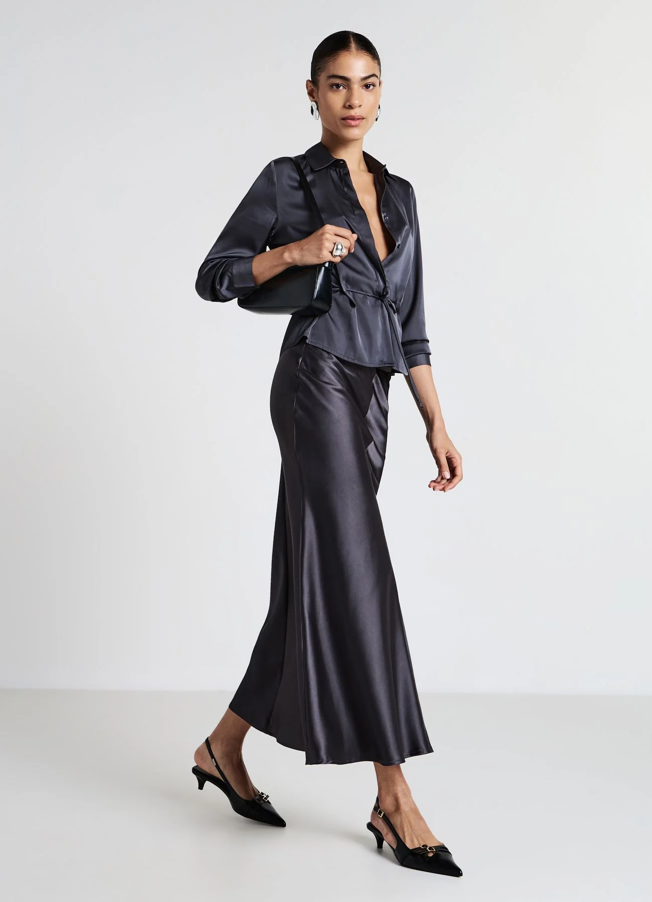 Gonna lunga svasata in simil satin