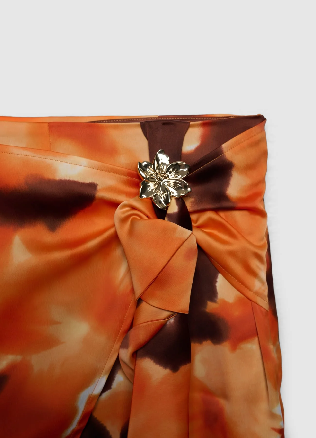 Gonna-pantalone a fantasia con fibbia gioiello