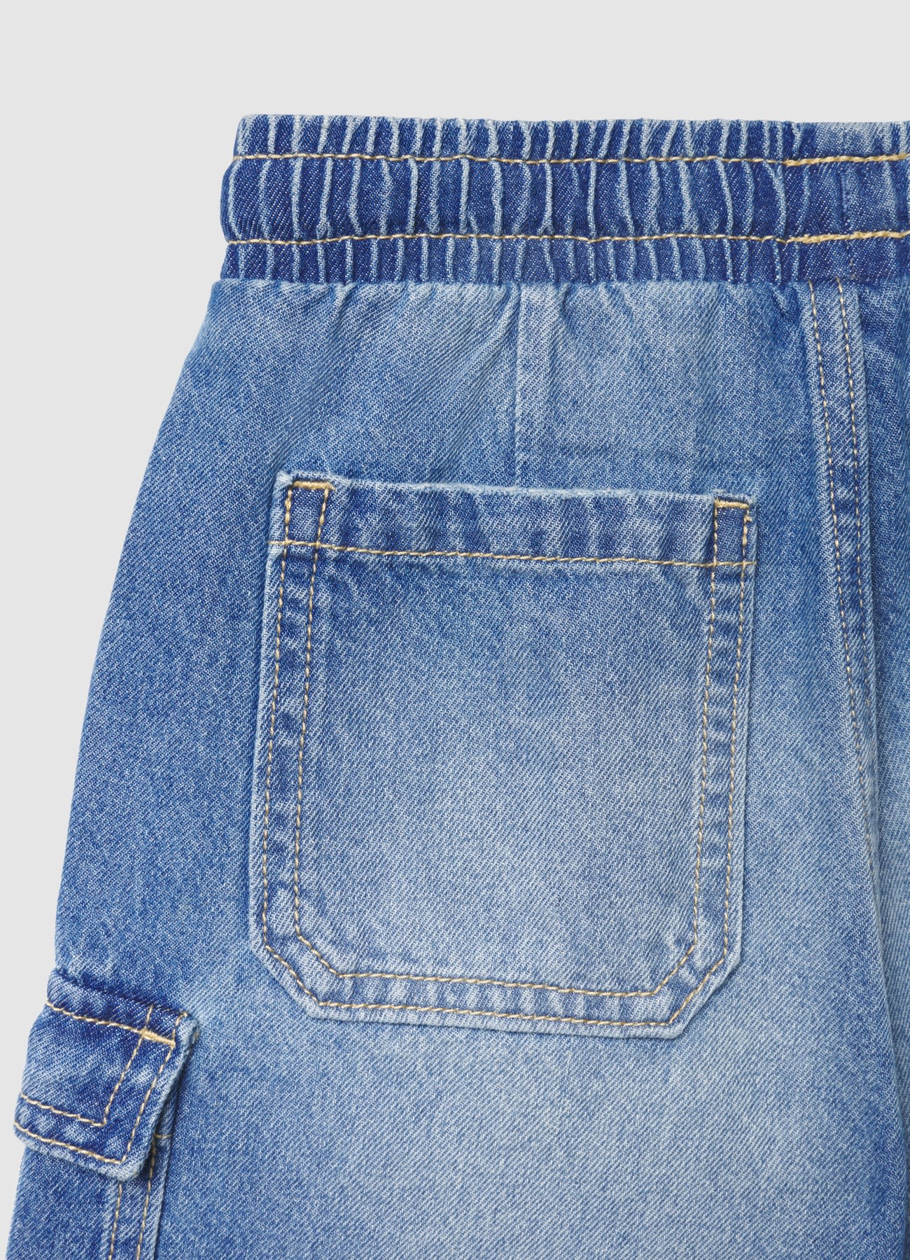 Jeans cargo a tinta unita con elastico in vita - Image 3