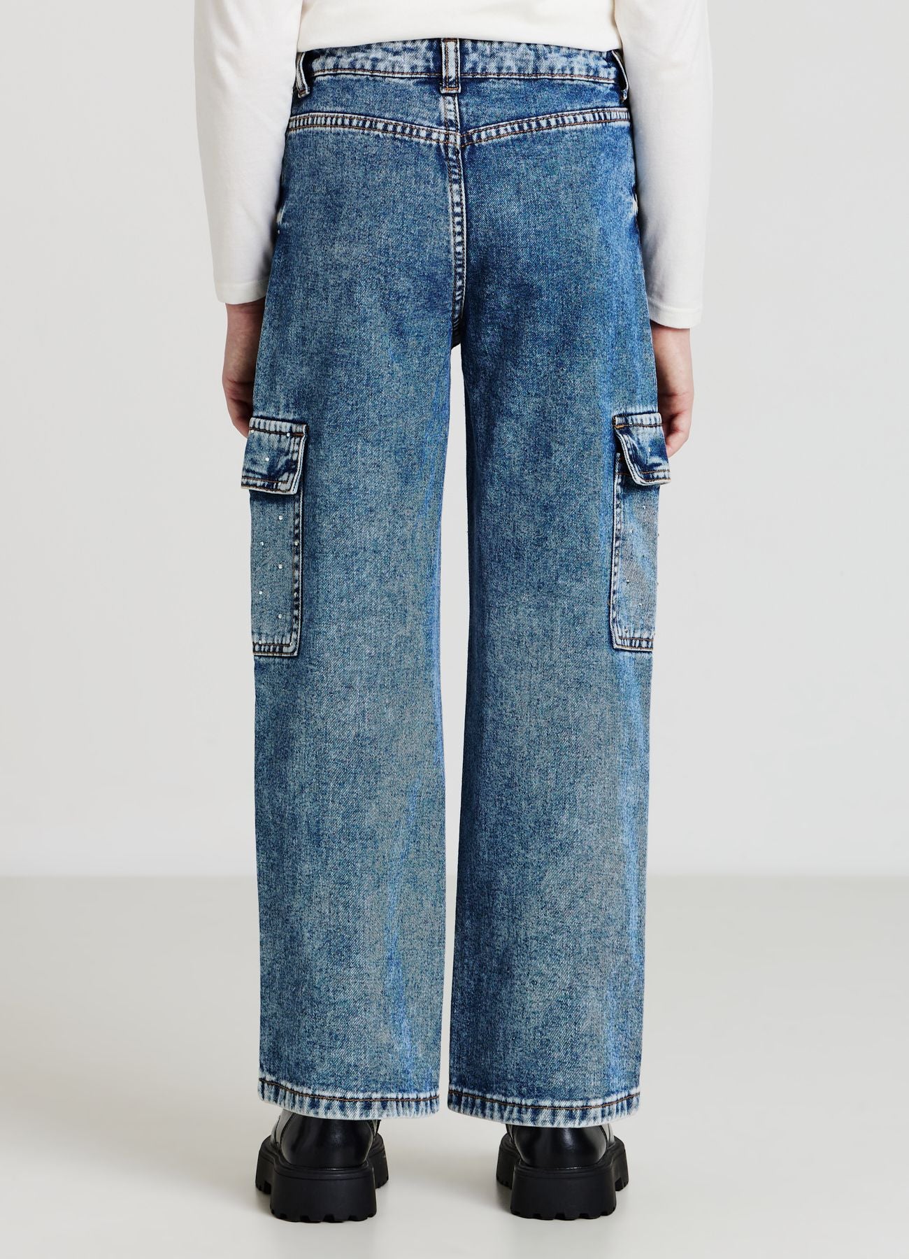 Jeans cargo con strass - Image 3