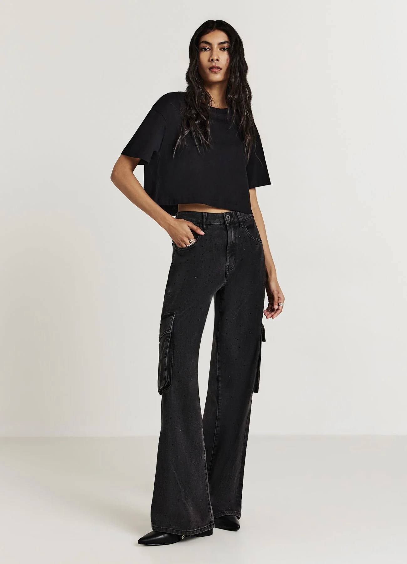 Jeans cargo con strass - Image 4